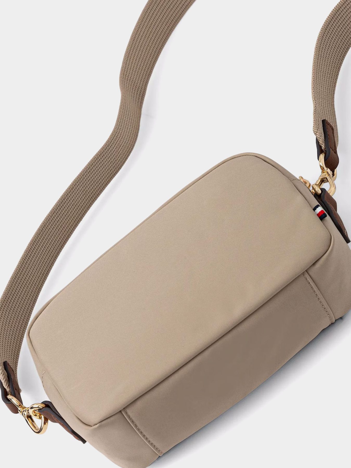 Сумка Tommy Hilfiger POPETTE CAMERA BAG модель AW0AW17704-AEO Фото