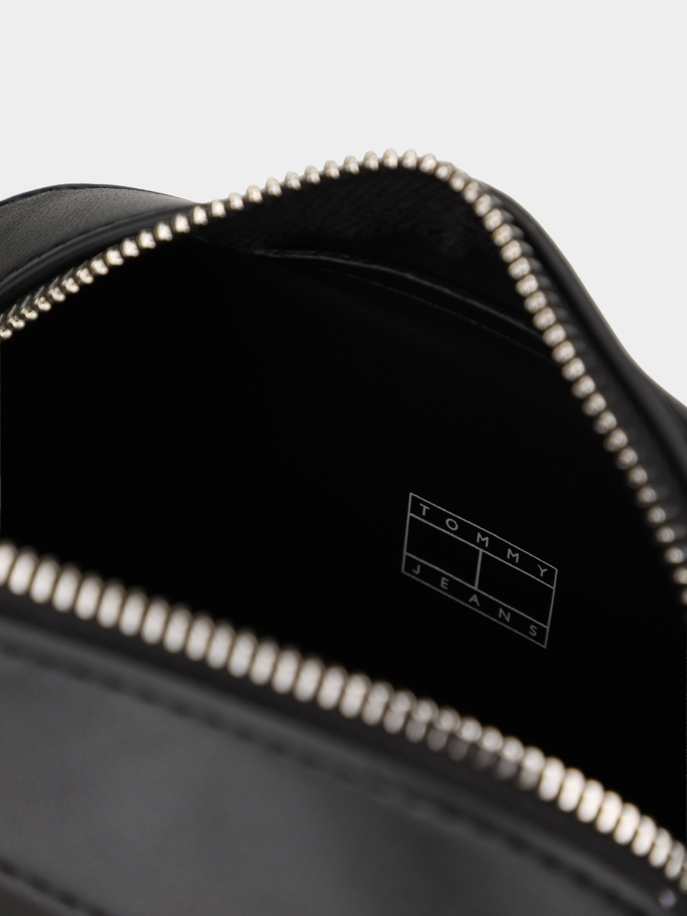 Tommy Hilfiger модель AW0AW18451-BDS Tommy Hilfiger модель AW0AW18451-BDS Фото