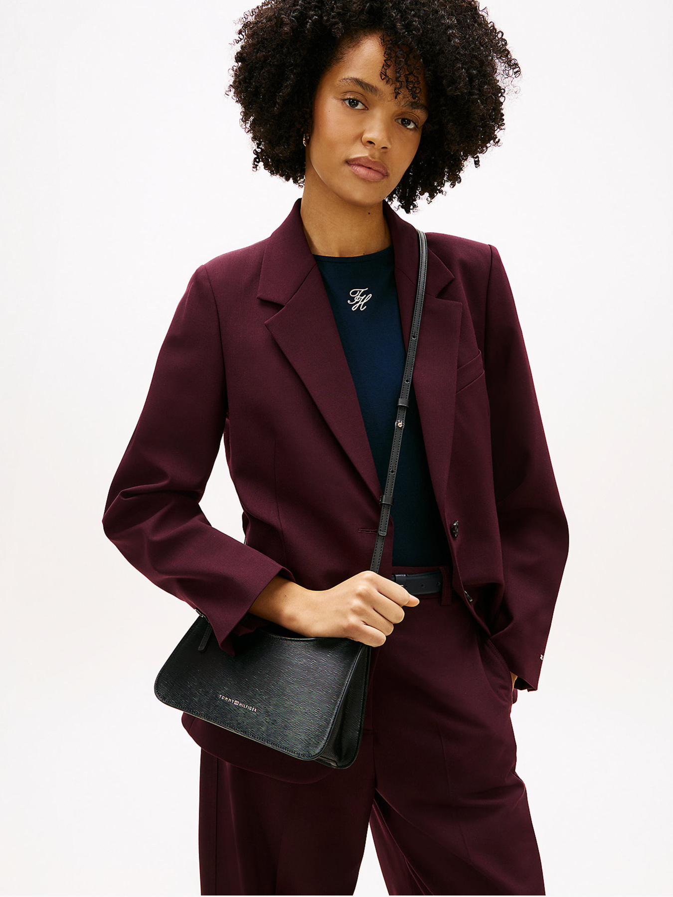 Сумки Tommy Hilfiger TH MODERN CROSSOVER модель AW0AW18619-BDS Сумки Tommy Hilfiger TH MODERN CROSSOVER модель AW0AW18619-BDS Фото