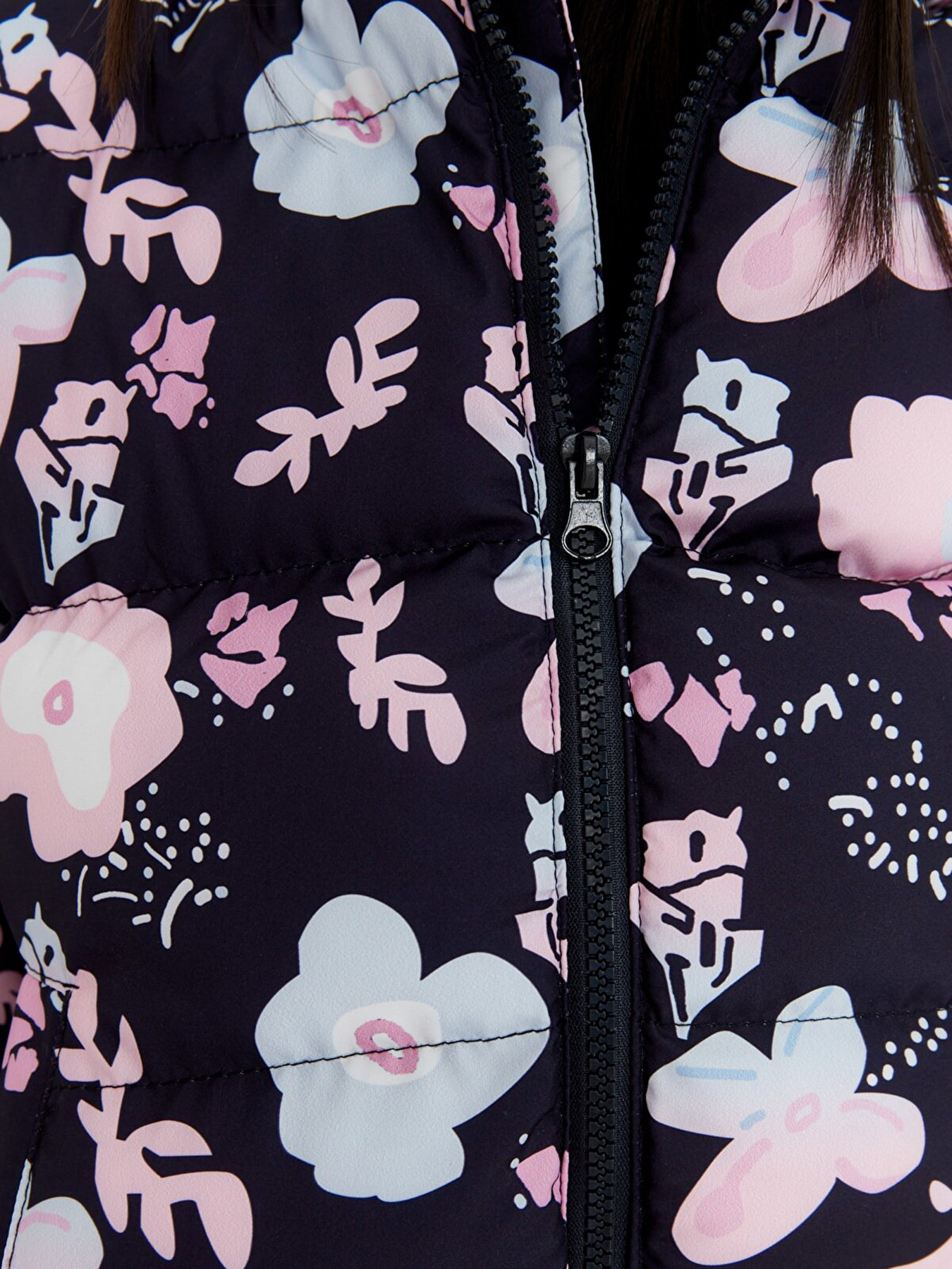 Зимова куртка Trendyol модель TKDAW22MO0554/Cok Renkli Фото