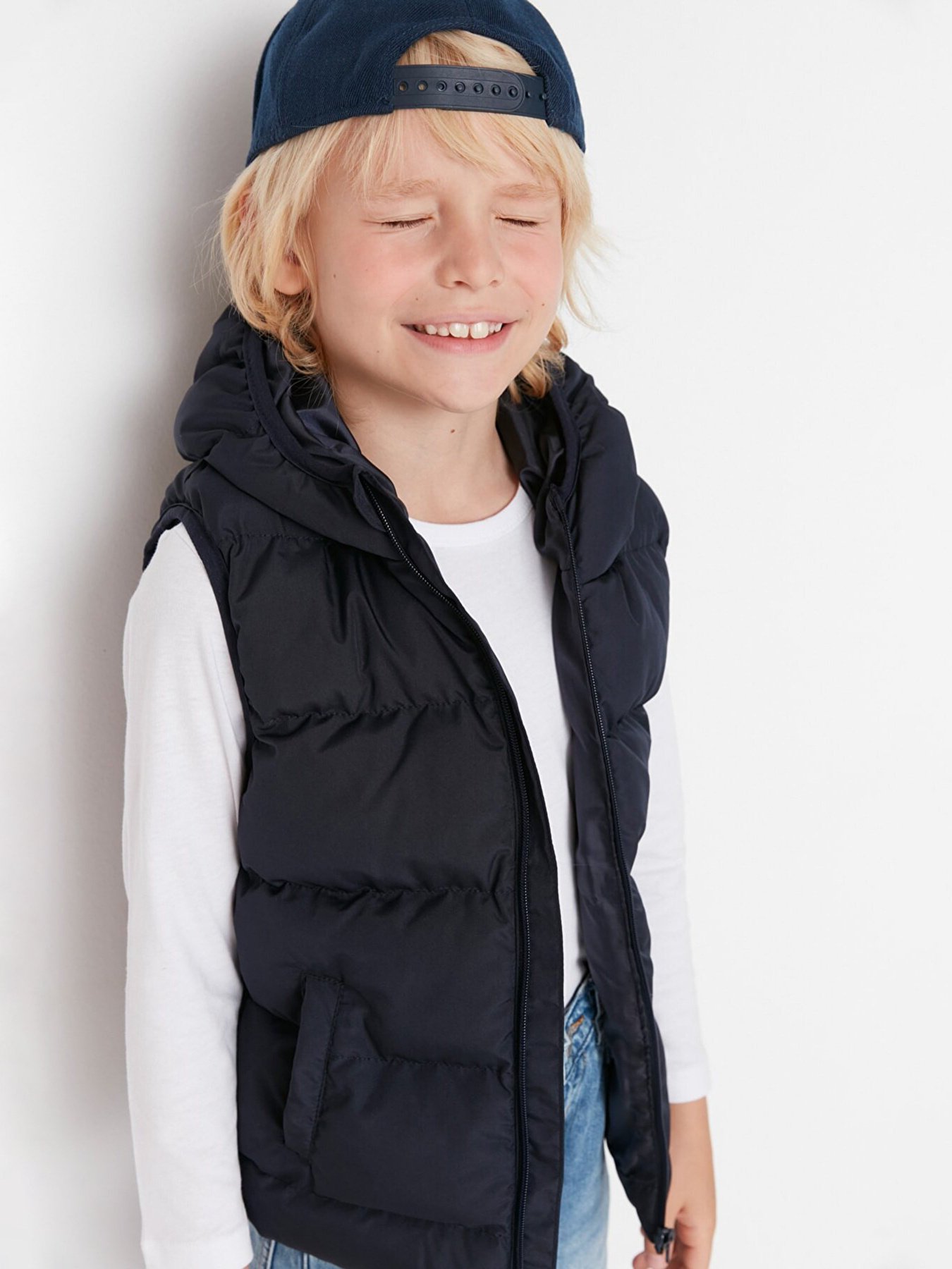 Жилет с утеплителем Trendyol модель TKDAW23YE00002/Lacivert Фото