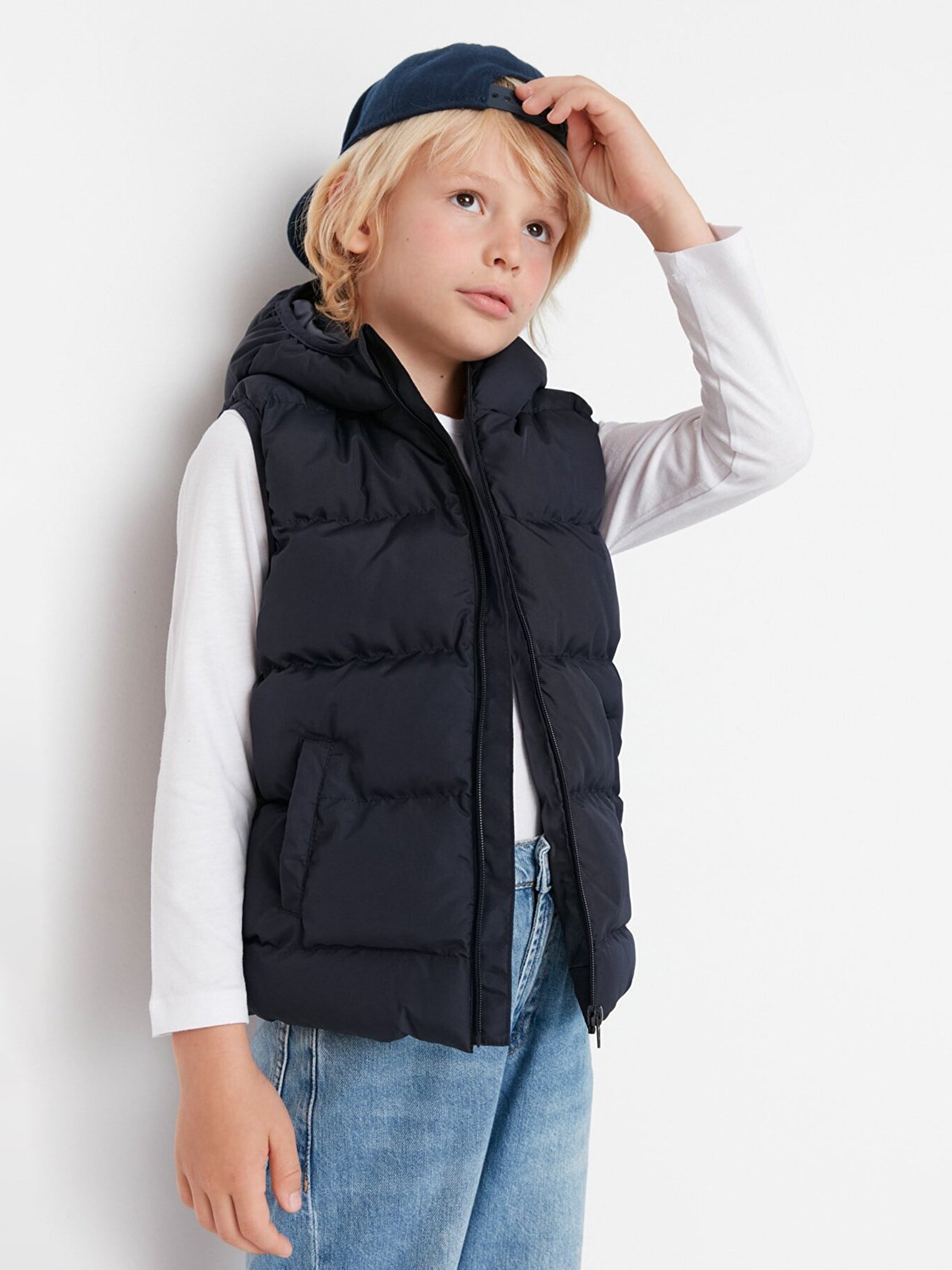 Утепленный жилет Trendyol модель TKDAW23YE00002/Lacivert Фото