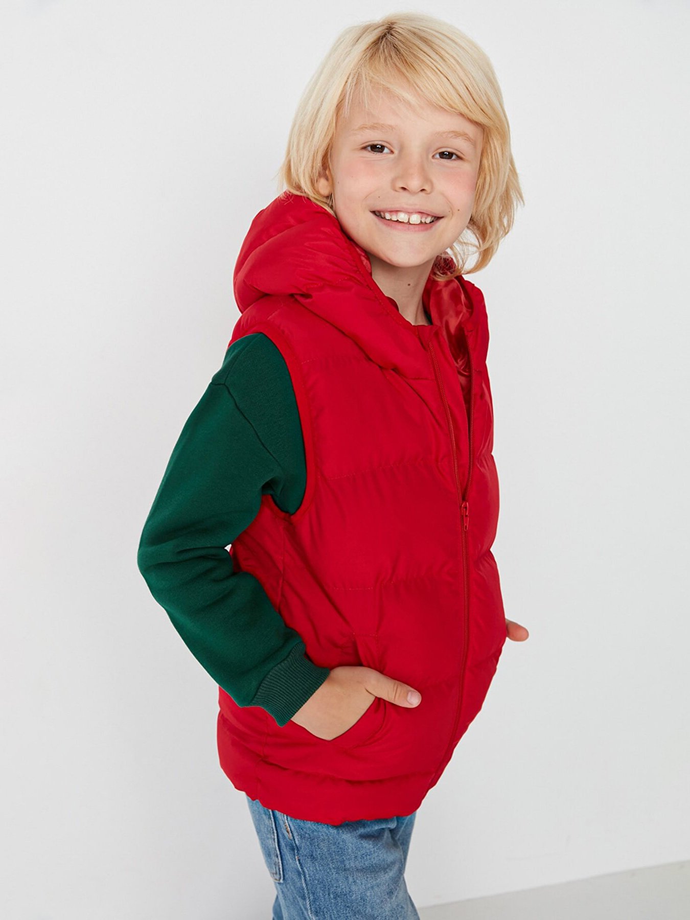 Жилет с утеплителем Trendyol модель TKDAW23YE00003/Kirmizi Фото