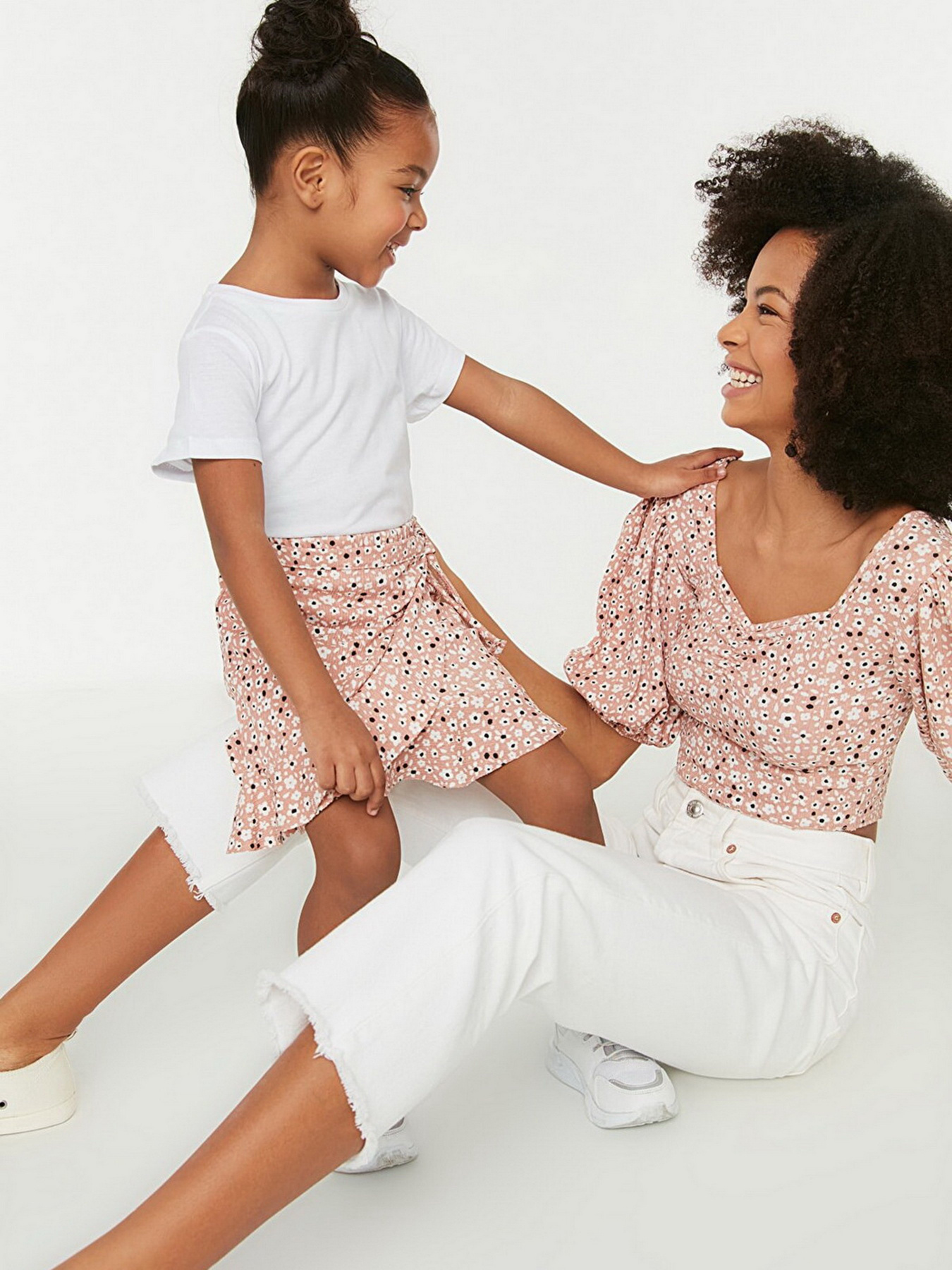 Спідниця міні Trendyol модель TKDSS22ET0186/Kahverengi Фото