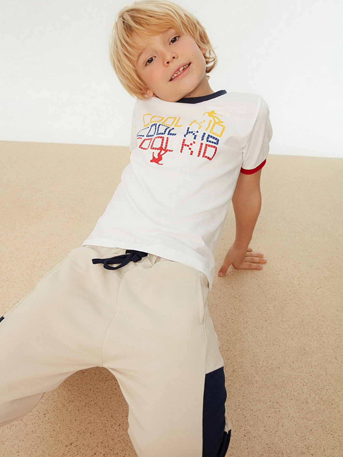 Футболка Trendyol модель TKDSS22TS0464/Beyaz Футболка Trendyol модель TKDSS22TS0464/Beyaz Фото