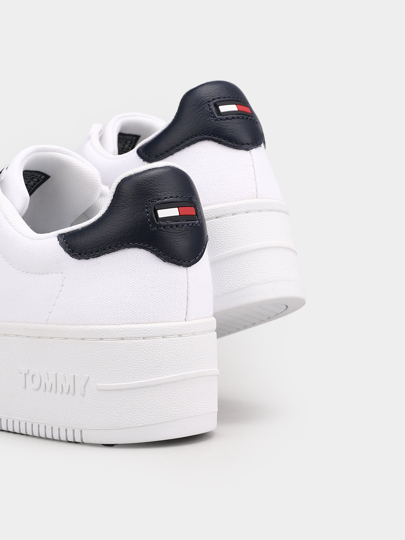 Кеды низкие Tommy Hilfiger Iconic Essential Flatform модель EN0EN01358-YBR Фото