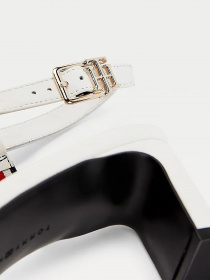 Босоніжки Tommy Hilfiger модель FW0FW05600-YBL Босоніжки Tommy Hilfiger модель FW0FW05600-YBL Фото