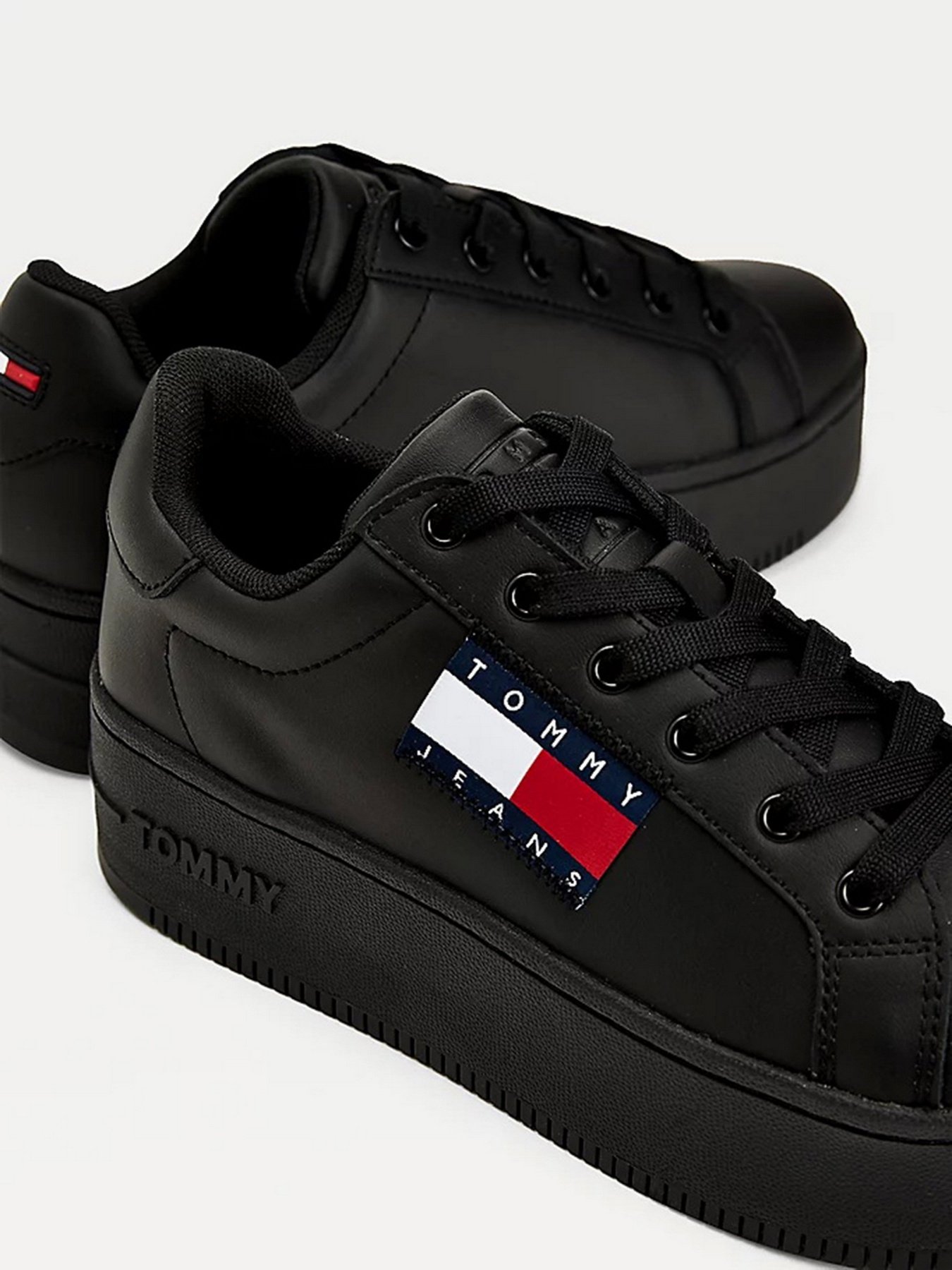Кеды низкие Tommy Hilfiger Flatform Flag Branding модель EN0EN01504-BDS Фото