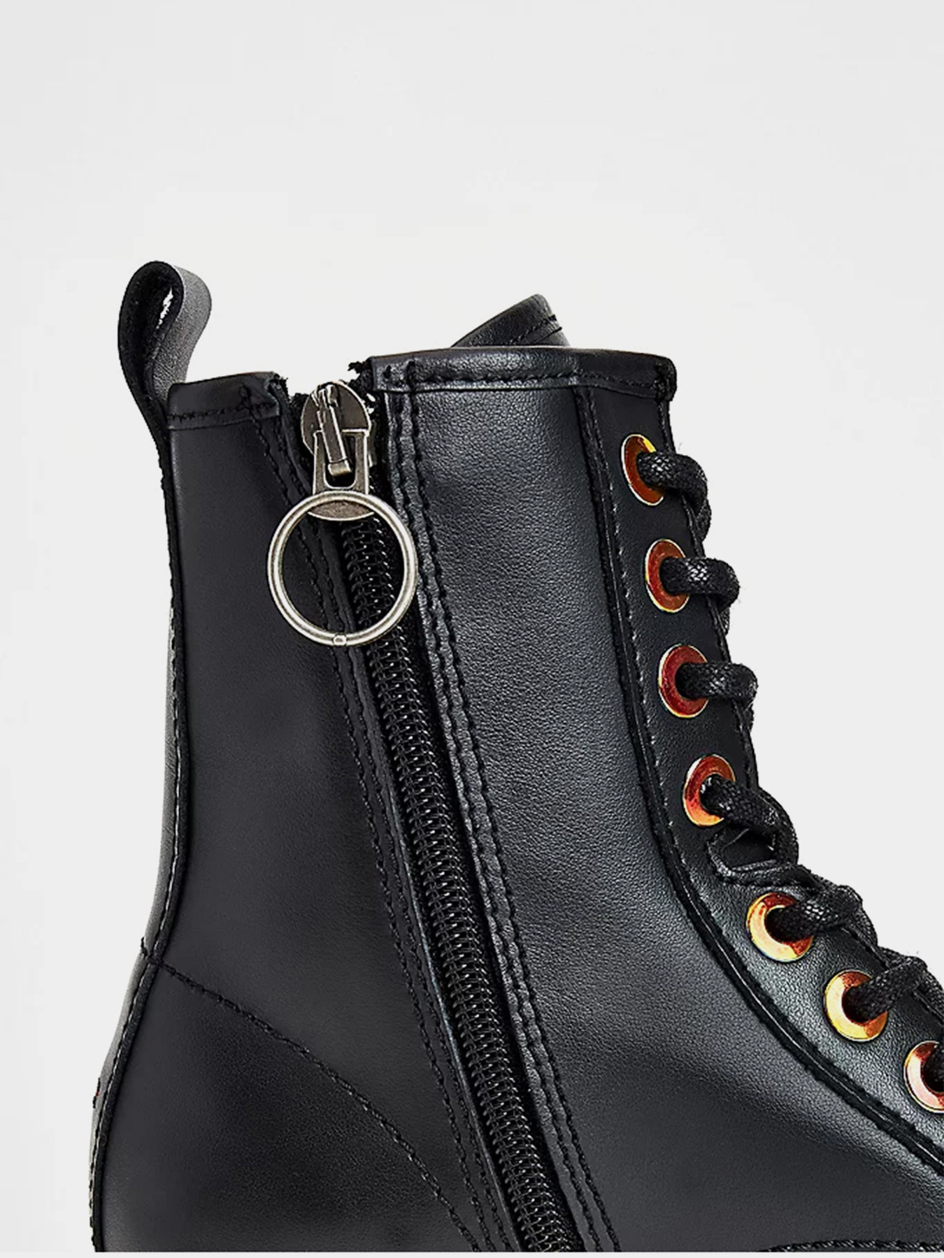 Ботинки Tommy Hilfiger Badge Iridescent Eyelet Cleat модель EN0EN01580-BDS Фото