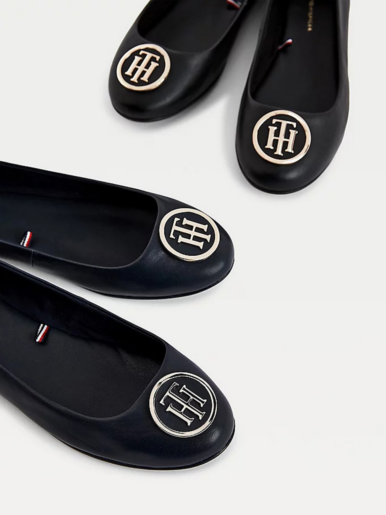 Балетки Tommy Hilfiger ESSENTIAL LEATHER BALLERINAS модель FW0FW05782-BDS Фото