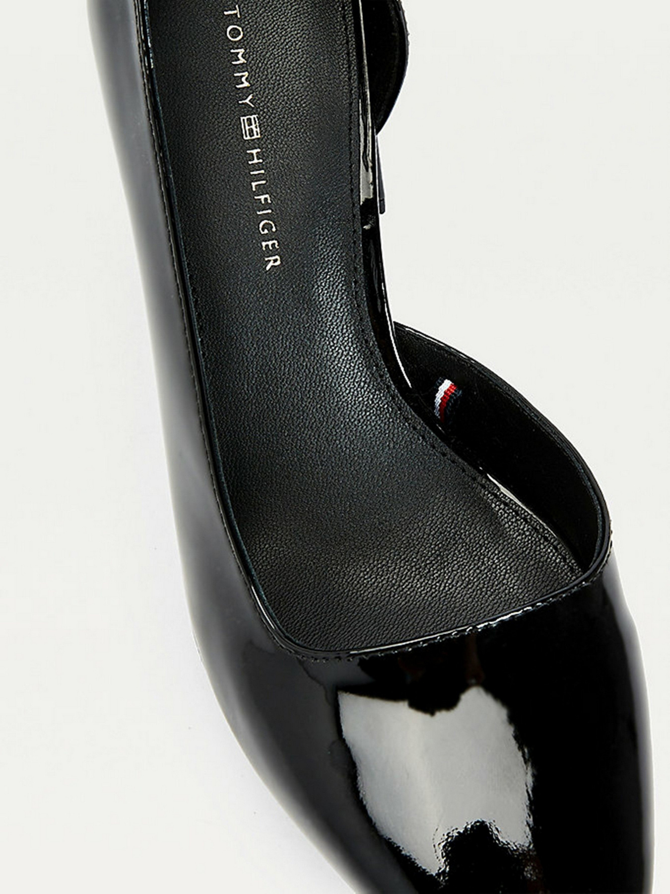 Туфли Tommy Hilfiger ESSENTIAL PATENT COURT SHOES модель FW0FW05785-BDS Фото