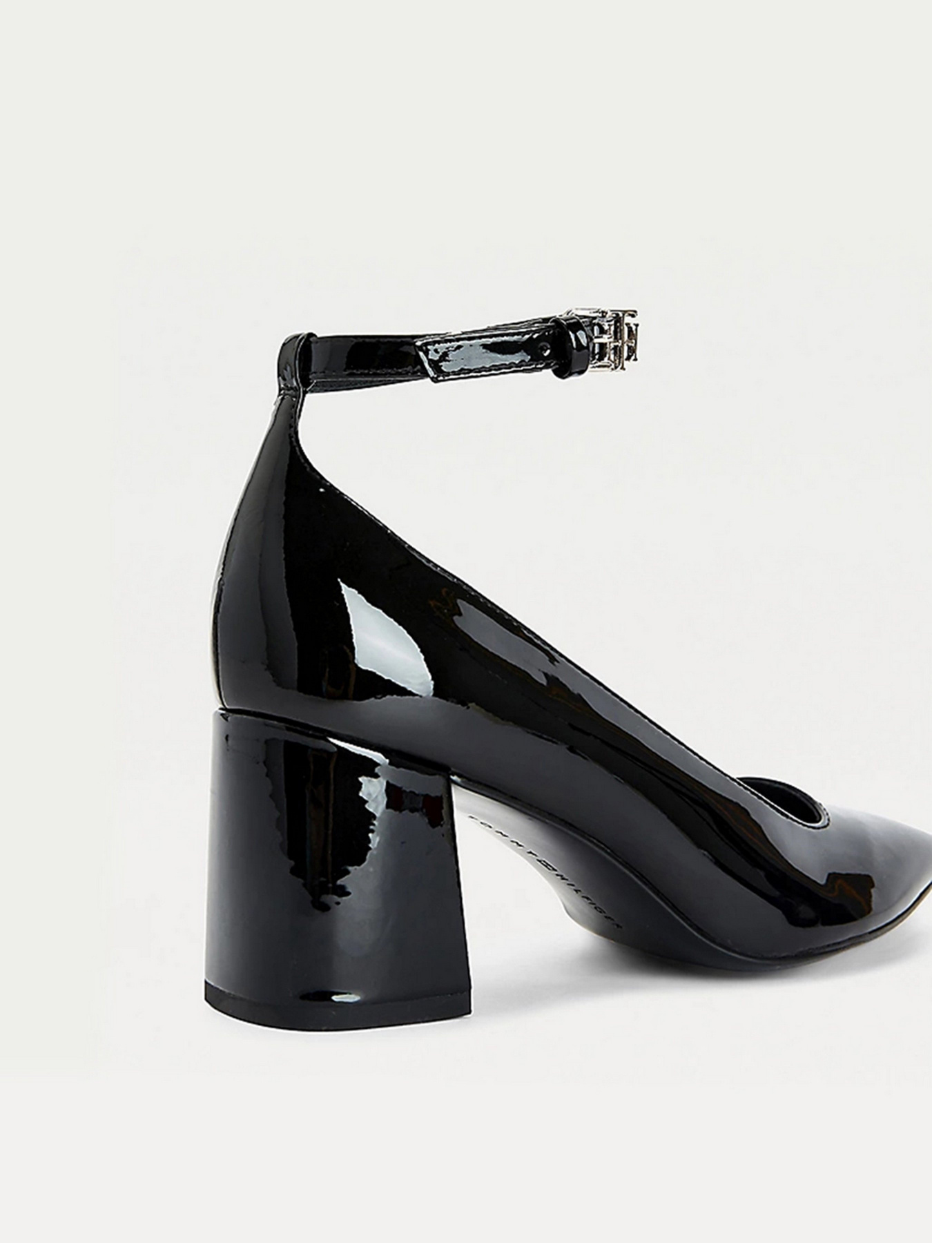 Туфли Tommy Hilfiger ESSENTIAL PATENT COURT SHOES модель FW0FW05785-BDS Туфли Tommy Hilfiger ESSENTIAL PATENT COURT SHOES модель FW0FW05785-BDS Фото