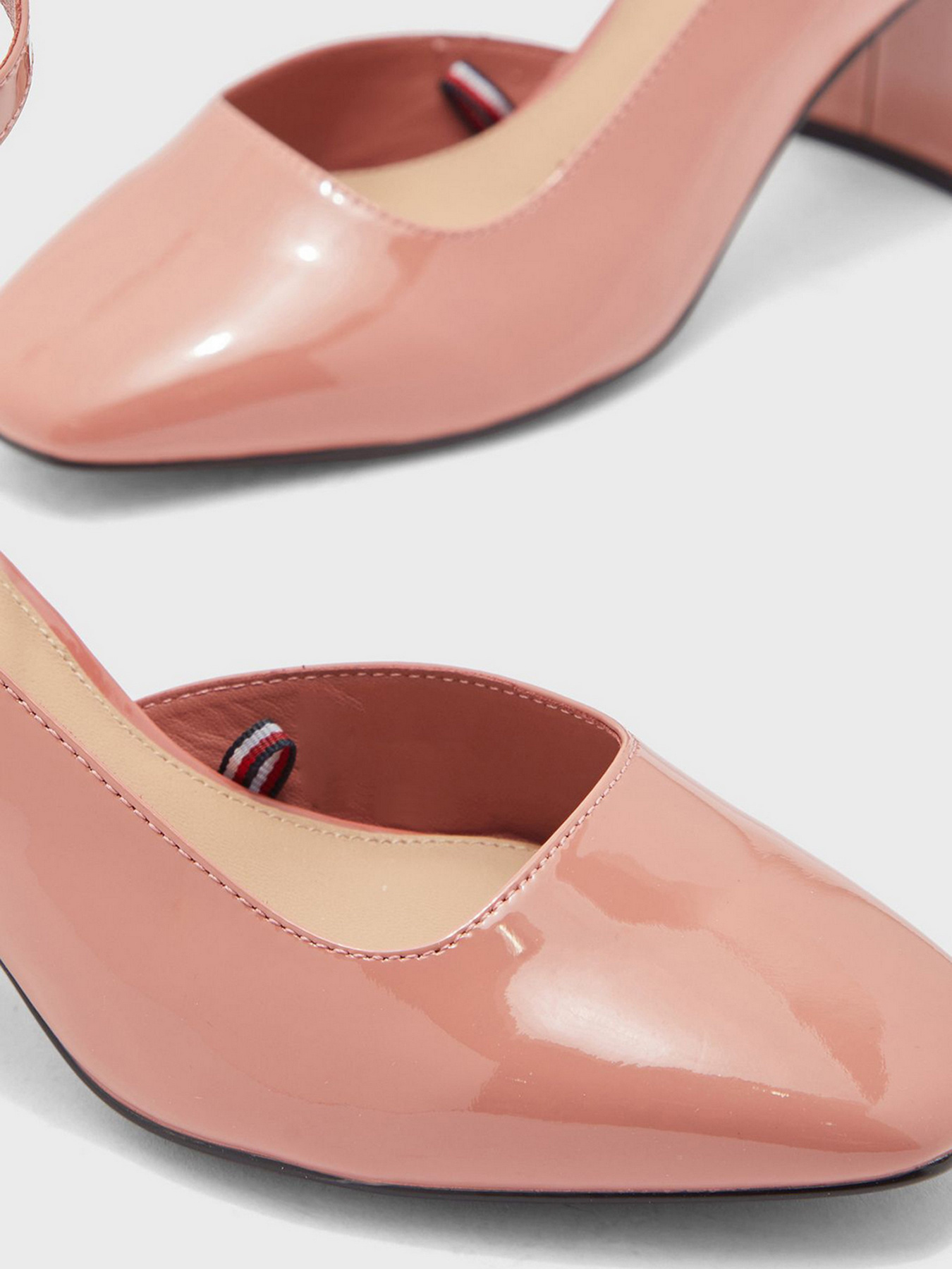 Туфли Tommy Hilfiger ESSENTIAL PATENT COURT SHOES модель FW0FW05785-SM8 Фото