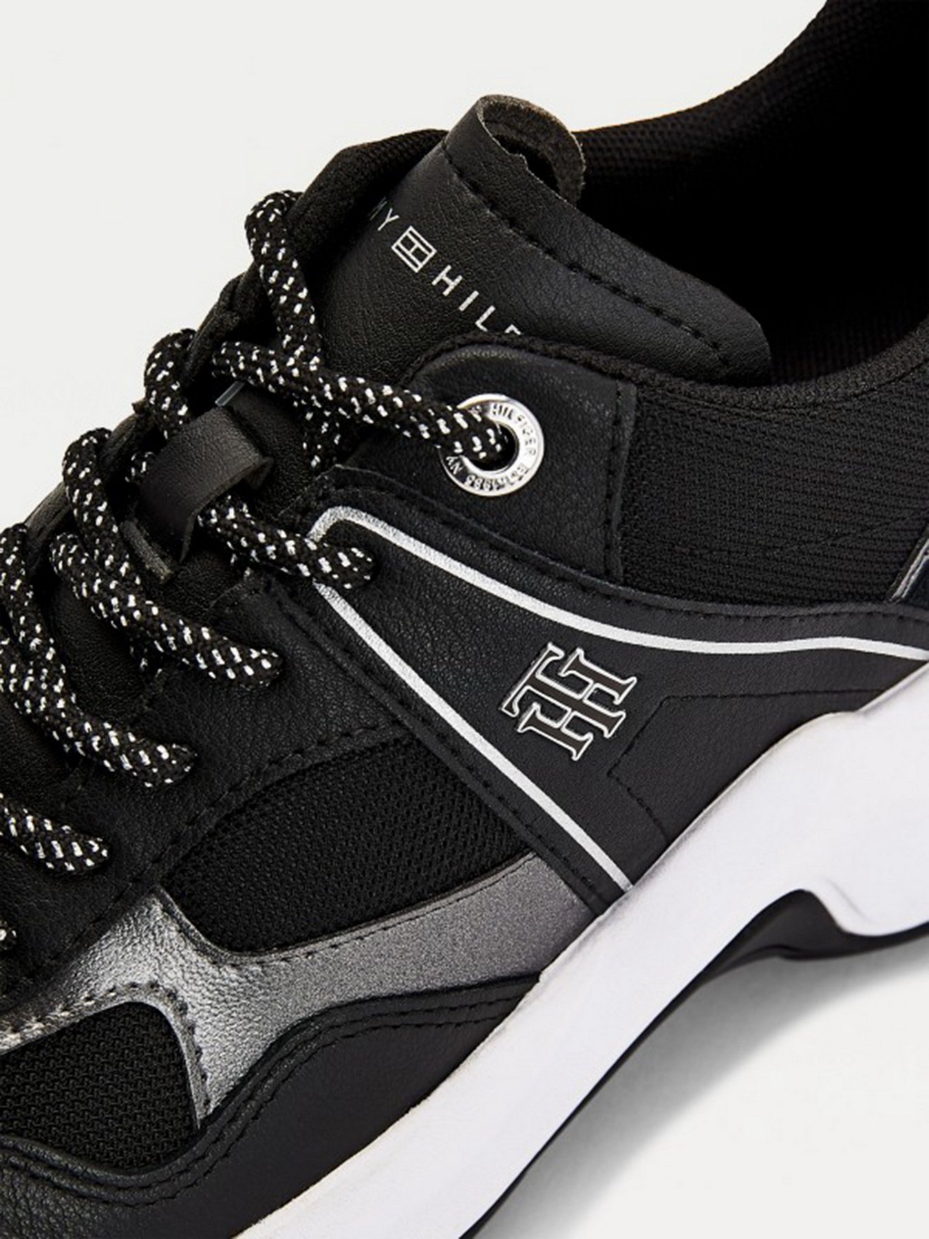 Кросівки повсякденні Tommy Hilfiger FASHION WEDGE TRAINERS модель FW0FW05799-BDS Кросівки повсякденні Tommy Hilfiger FASHION WEDGE TRAINERS модель FW0FW05799-BDS Фото