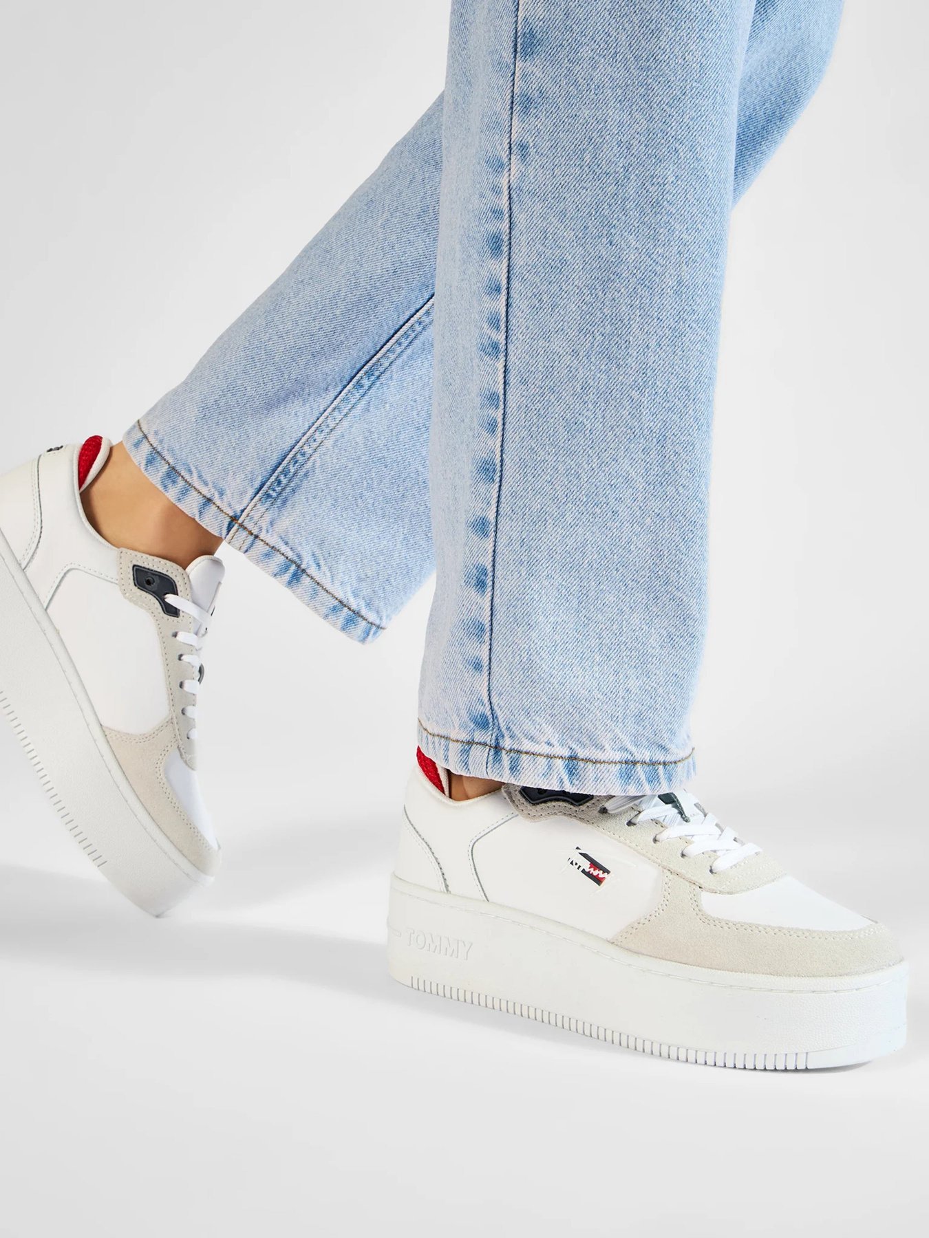 Кеды низкие Tommy Hilfiger Iconic Flatform модель EN0EN01421-YBR Кеды низкие Tommy Hilfiger Iconic Flatform модель EN0EN01421-YBR Фото