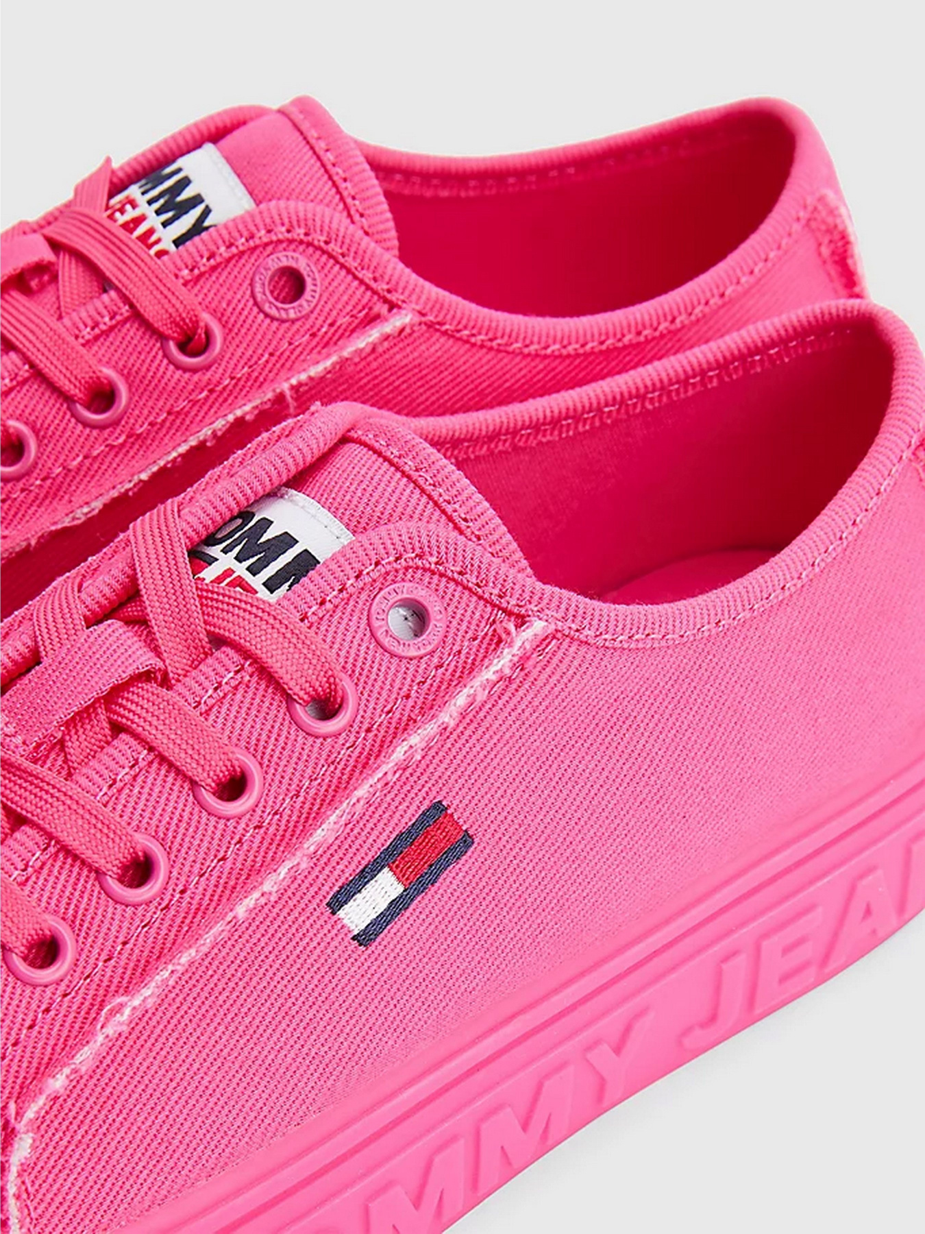 Кеды низкие Tommy Hilfiger модель EN0EN01823-THW Фото