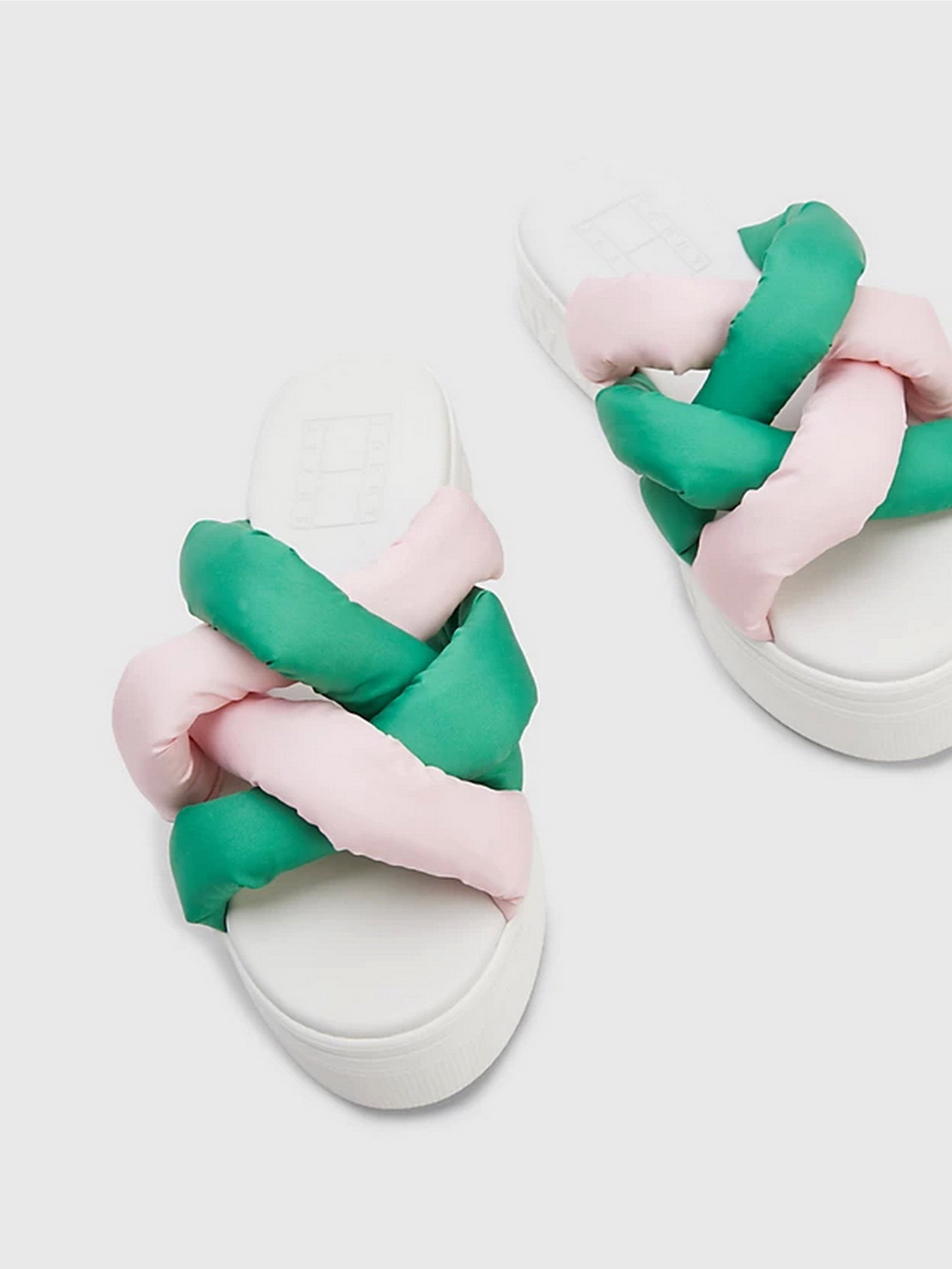 Шлепанцы Tommy Hilfiger модель EN0EN02118-LY3 Фото