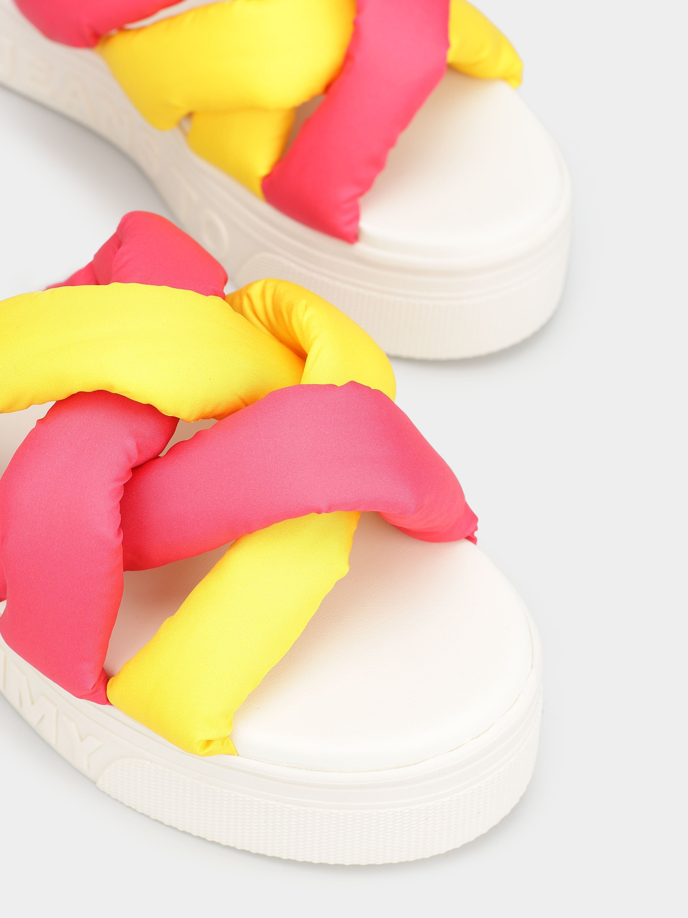 Шлепанцы Tommy Hilfiger модель EN0EN02118-TJN Шлепанцы Tommy Hilfiger модель EN0EN02118-TJN Фото