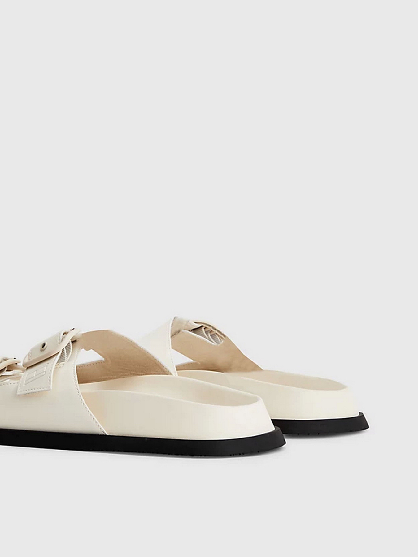 Шлепанцы Tommy Hilfiger модель EN0EN02136-AEF Шлепанцы Tommy Hilfiger модель EN0EN02136-AEF Фото