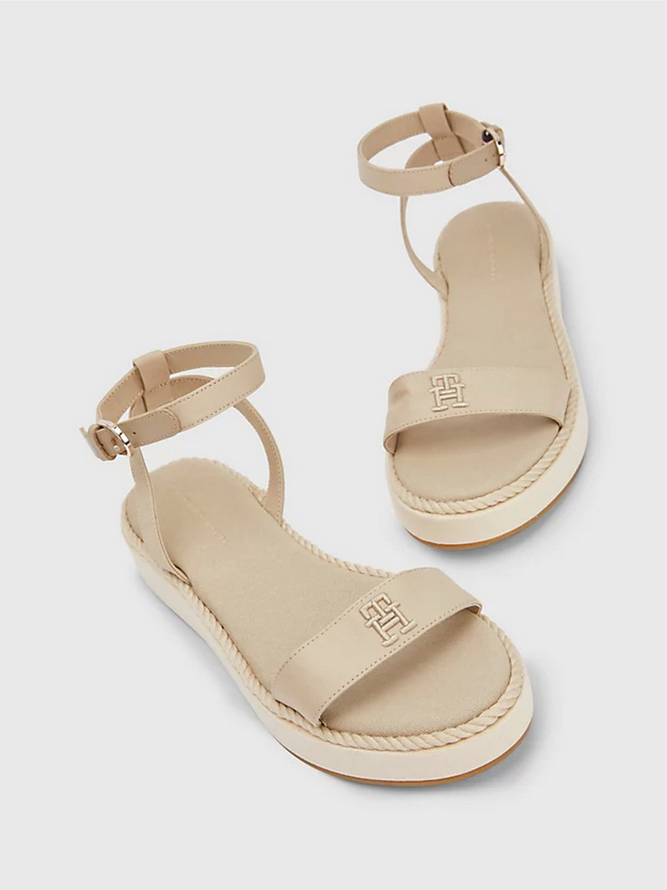 Сандалии Tommy Hilfiger модель FW0FW07019-RBT Сандалии Tommy Hilfiger модель FW0FW07019-RBT Фото