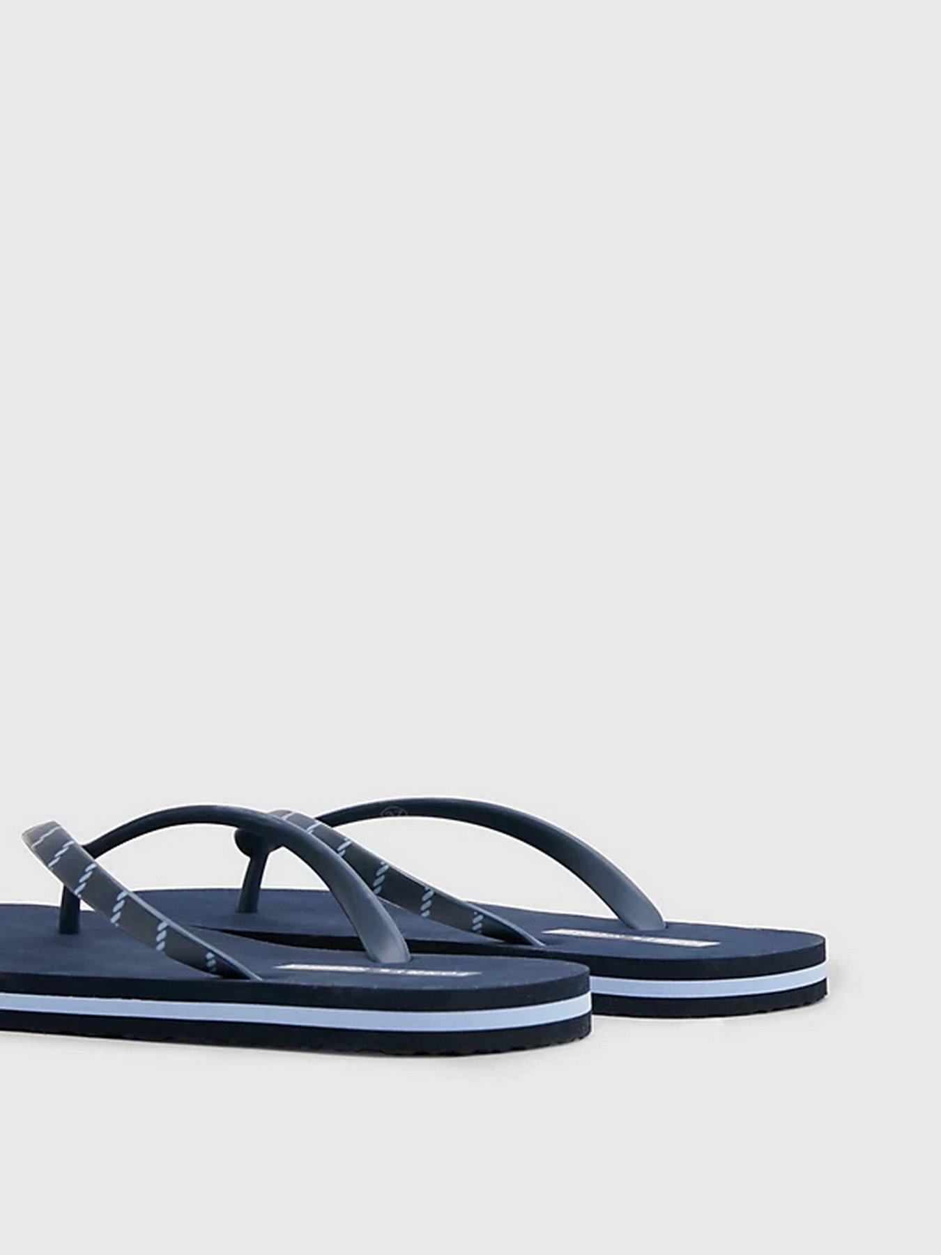 Вьетнамки Tommy Hilfiger модель FW0FW07141-DW6 Вьетнамки Tommy Hilfiger модель FW0FW07141-DW6 Фото