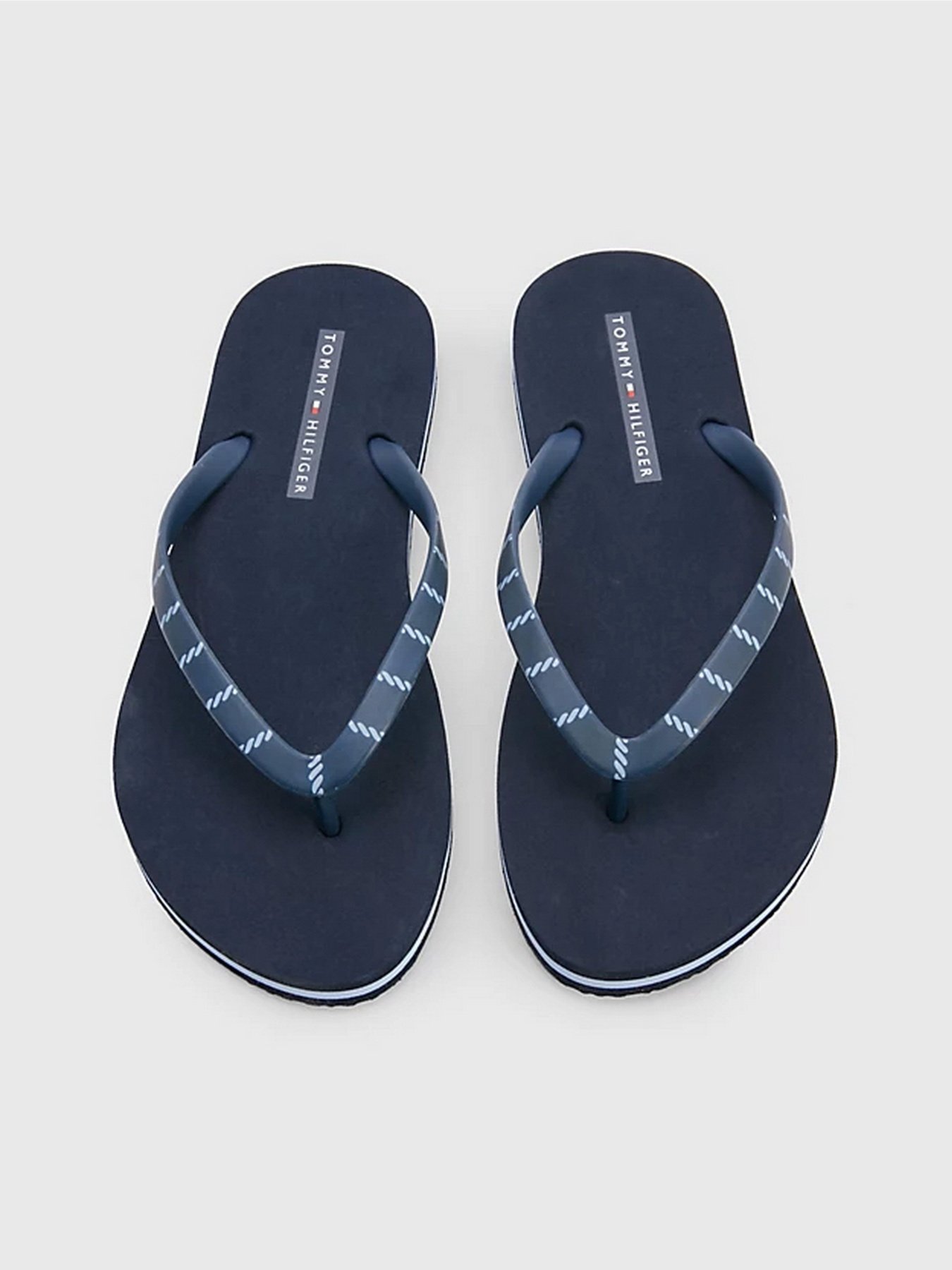 Вьетнамки Tommy Hilfiger модель FW0FW07141-DW6 Вьетнамки Tommy Hilfiger модель FW0FW07141-DW6 Фото