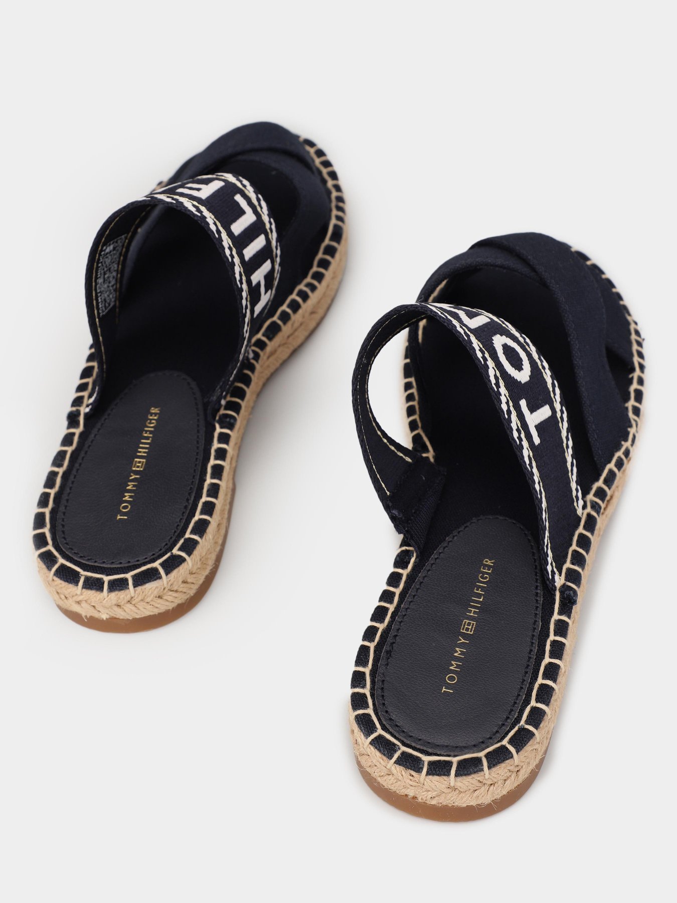 Шлепанцы Tommy Hilfiger модель FW0FW07181-DW6 Фото