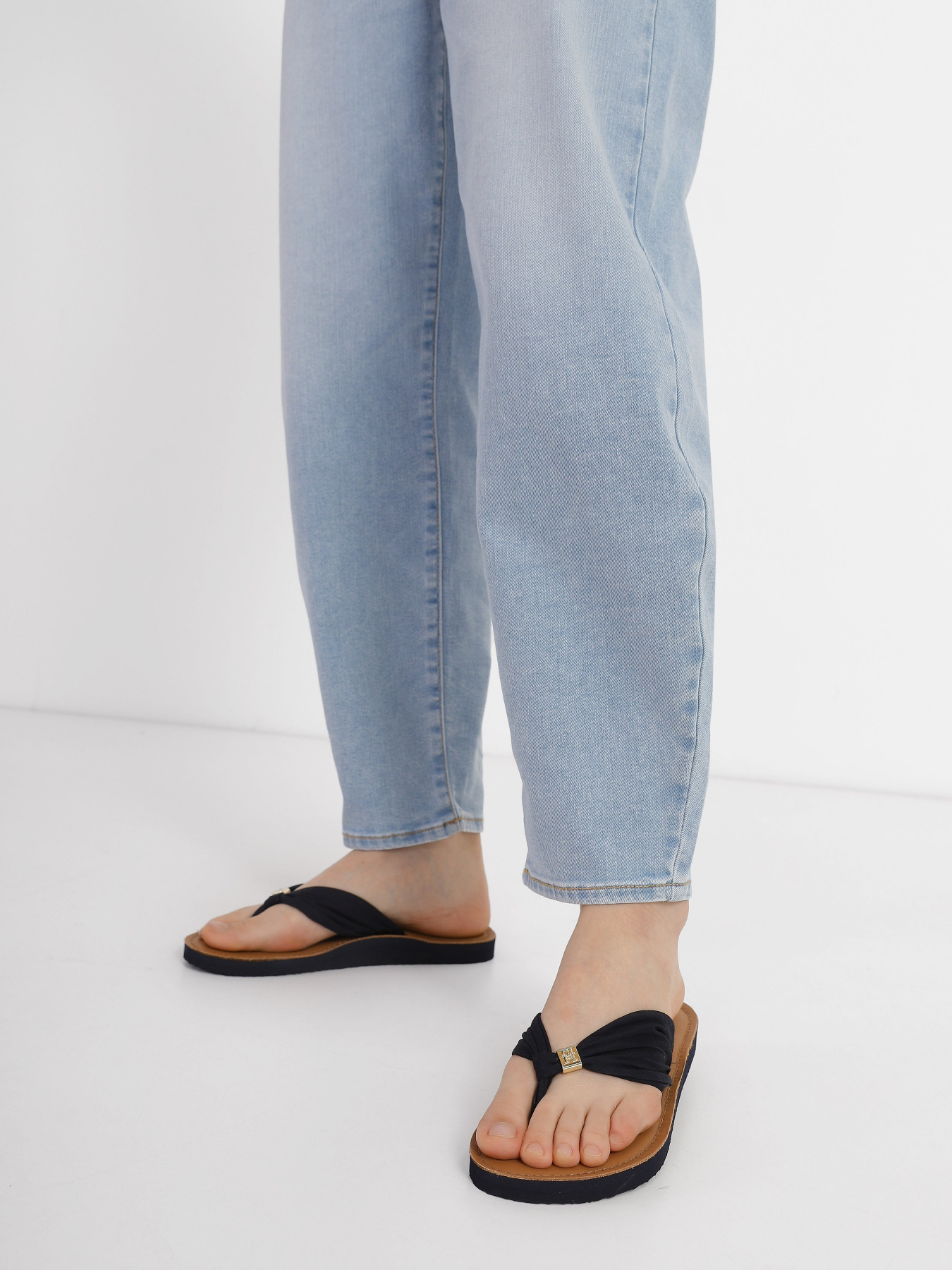 Вьетнамки Tommy Hilfiger модель FW0FW06985-DW6 Фото