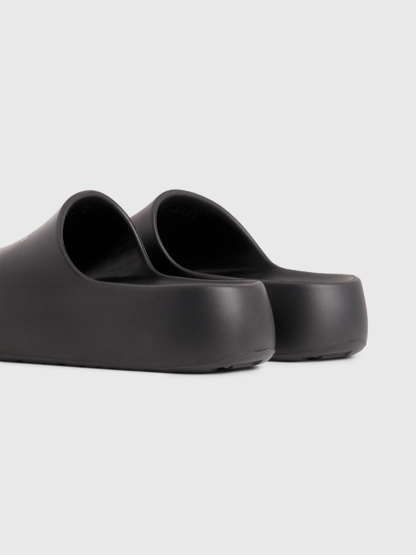 Шлепанцы Tommy Hilfiger CHUNKY FLATFORM модель EN0EN02438-BDS Фото