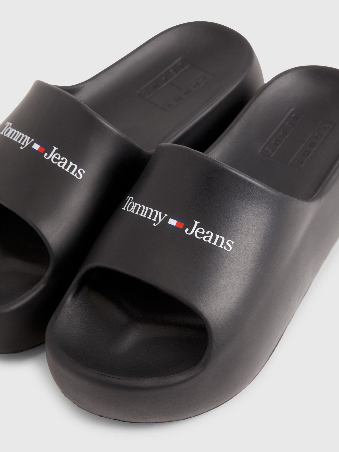 Шлепанцы Tommy Hilfiger CHUNKY FLATFORM модель EN0EN02438-BDS Фото