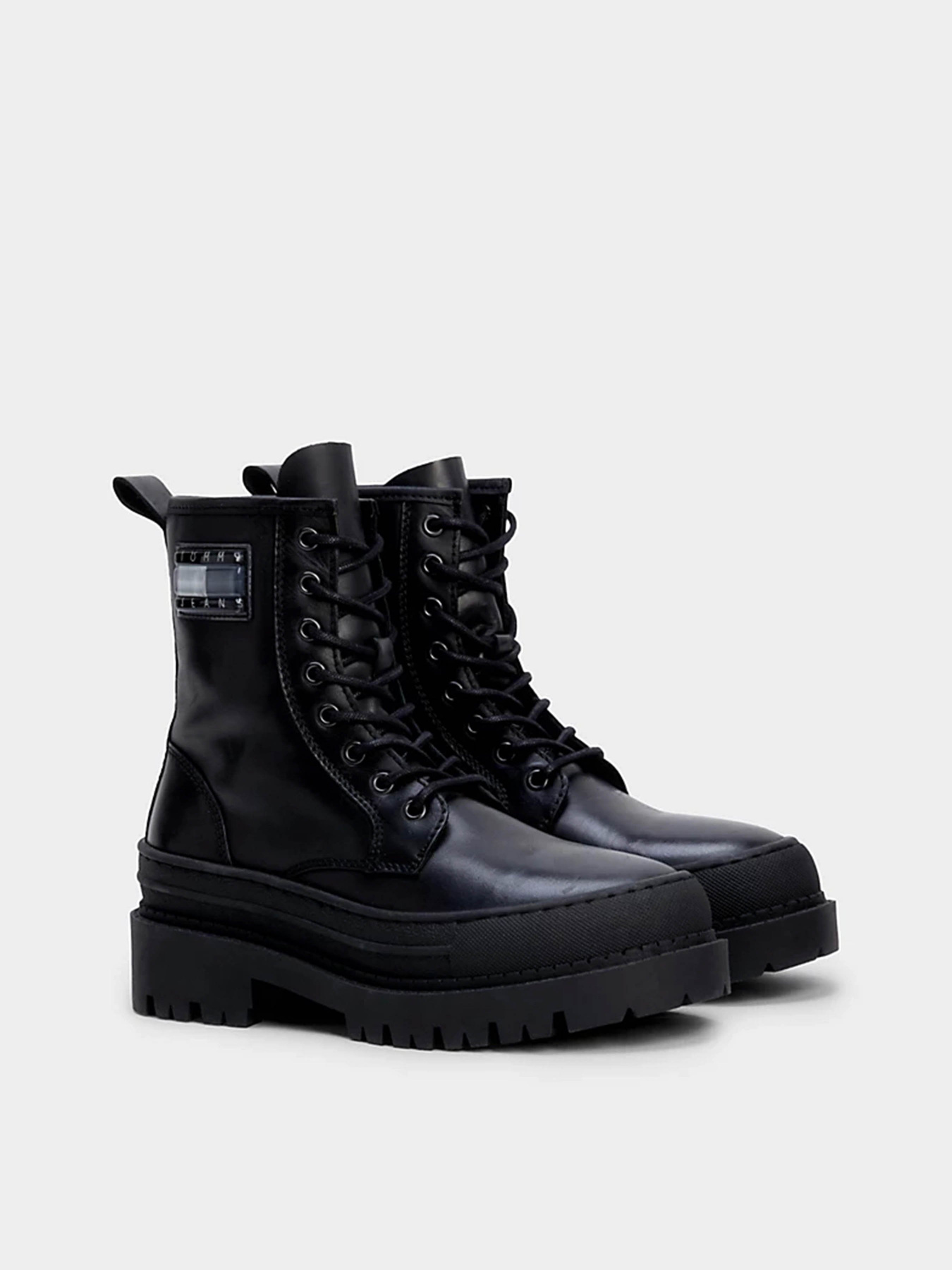 Ботинки Tommy Hilfiger CHUNKY CLEAT LEATHER ANKLE модель EN0EN02217-BDS Фото