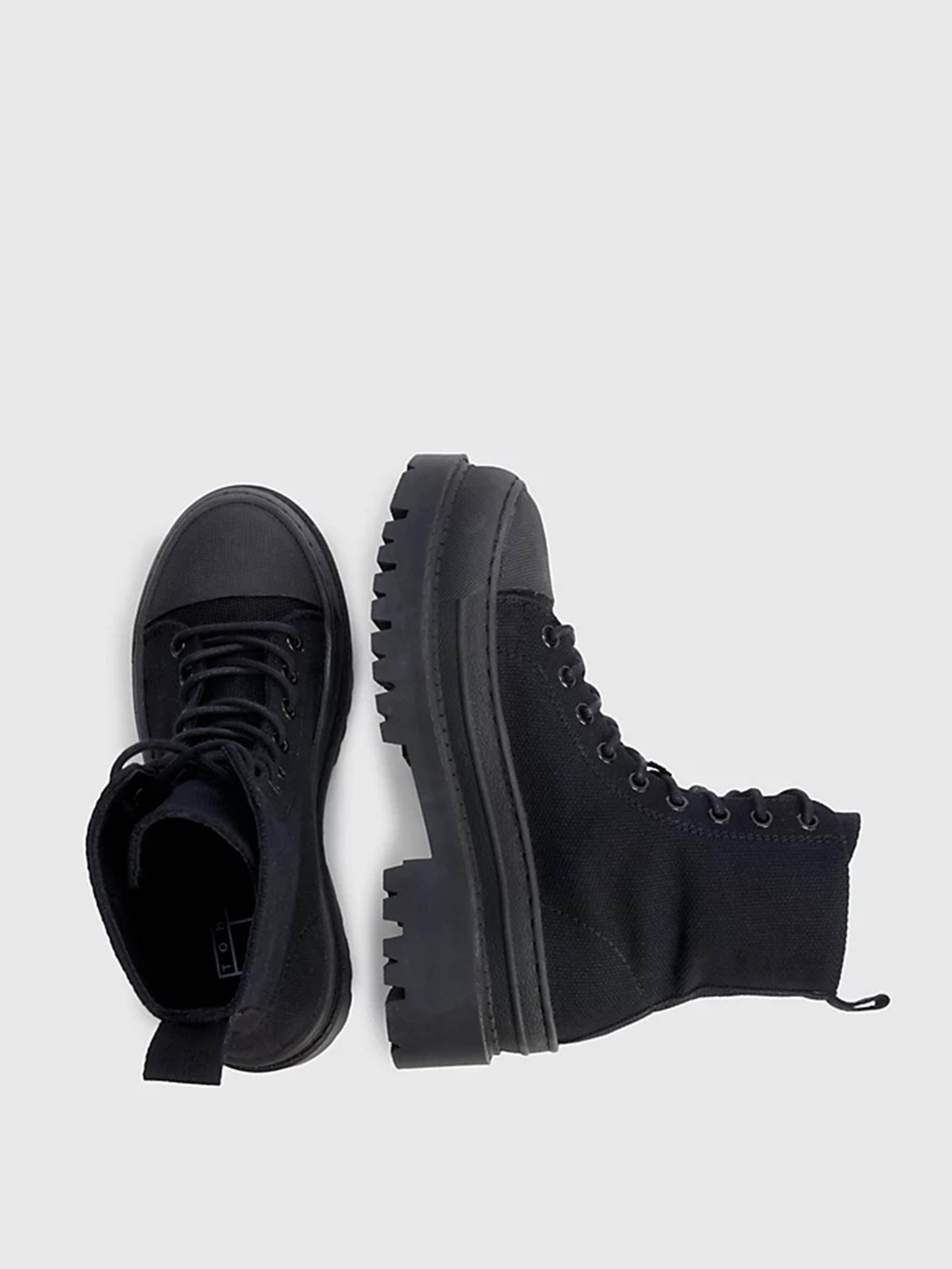 Ботинки Tommy Hilfiger CHUNKY CLEAT CANVAS ANKLE модель EN0EN02216-BDS Фото