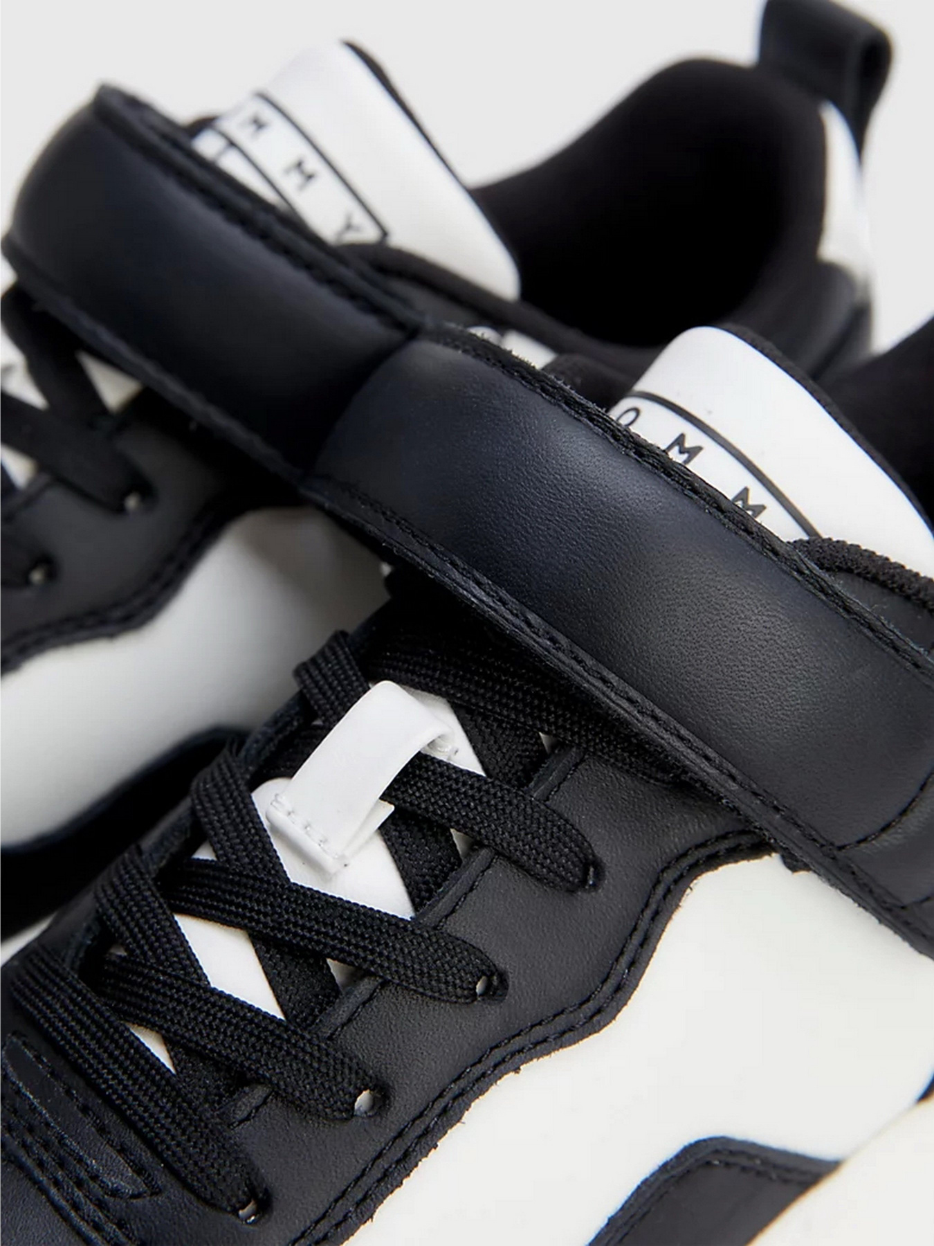 Кроссовки Tommy Hilfiger HOOK AND LOOP FLATFORM модель EN0EN02210-YBL Фото