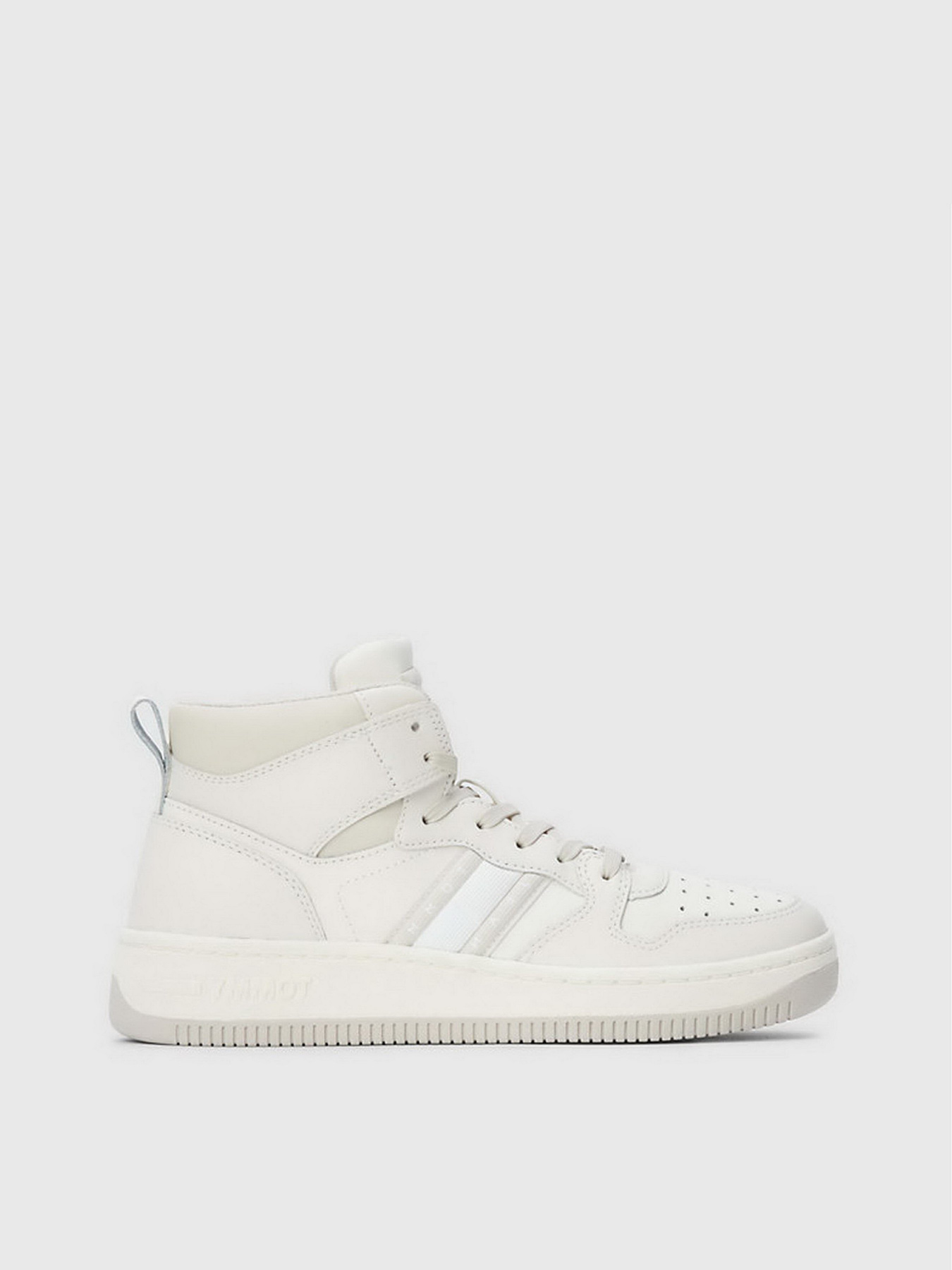 Кроссовки Tommy Hilfiger RETRO BASKETBALL TRAINERS модель EN0EN02205-YBI Фото