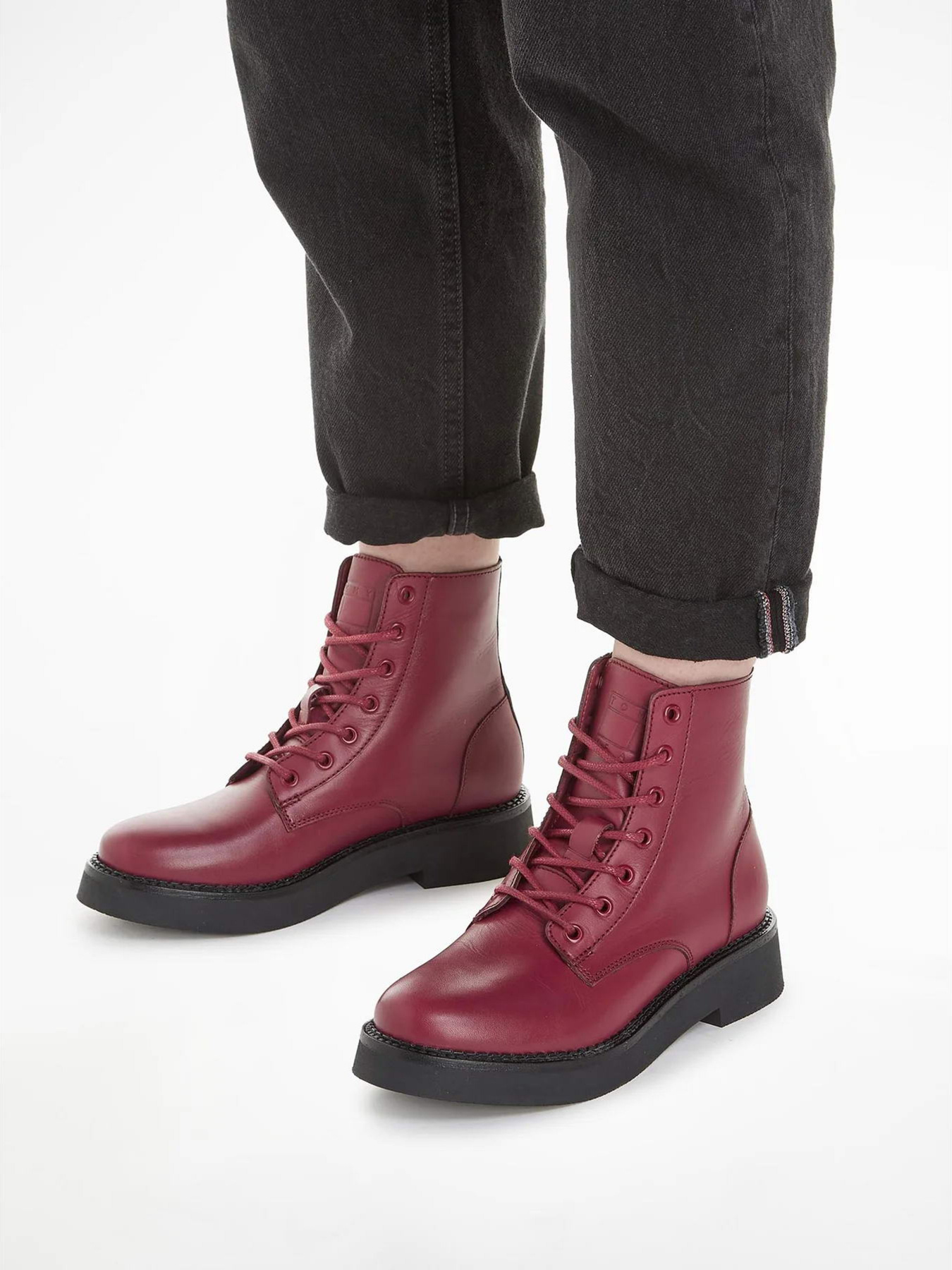 Черевики Tommy Hilfiger Tjw Lace Up Flat Boot модель EN0EN02310-XJS Фото