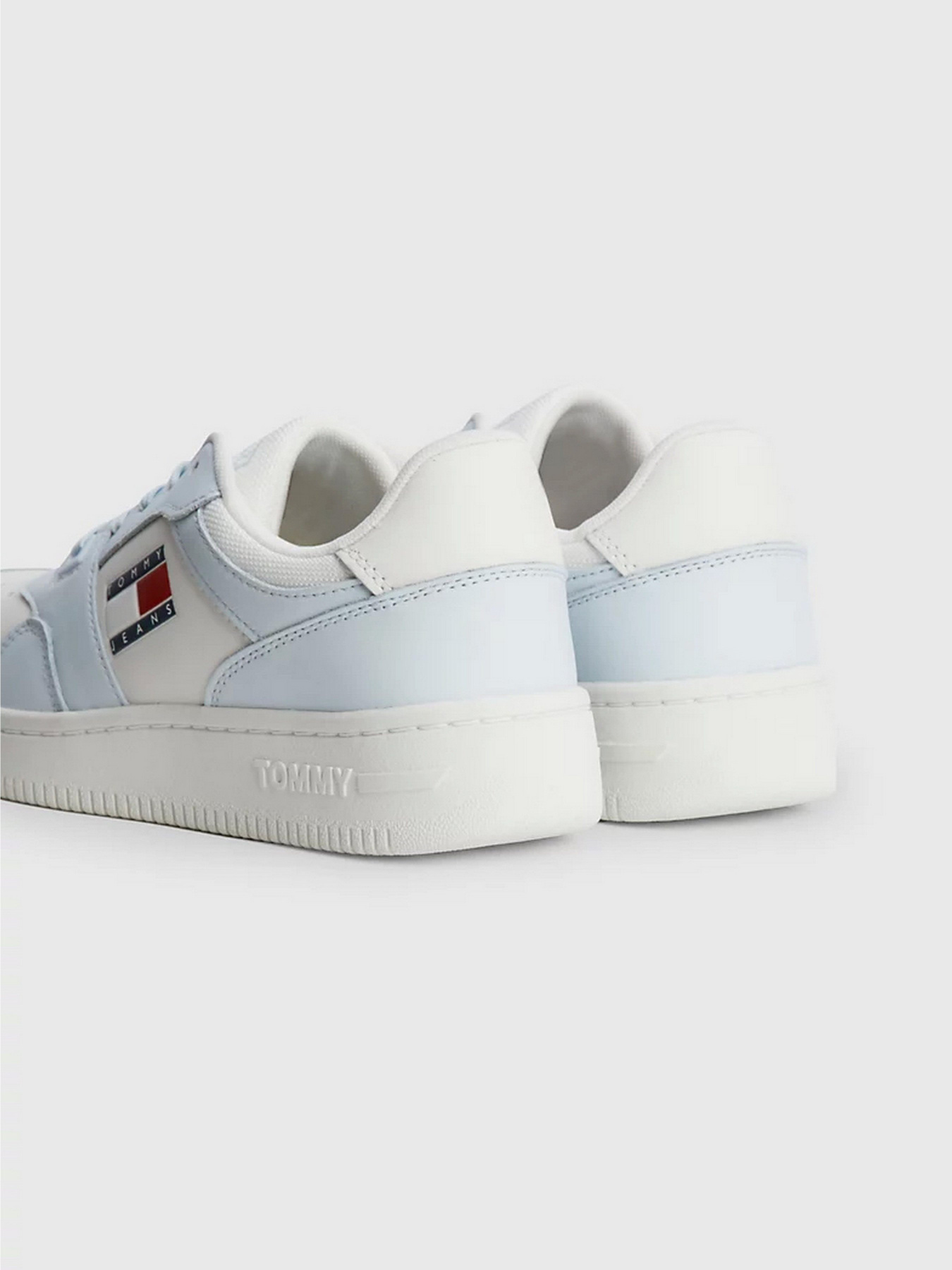 Кроссовки Tommy Hilfiger RETRO BASKETBALL TRAINERS модель EN0EN02204-CYO Фото