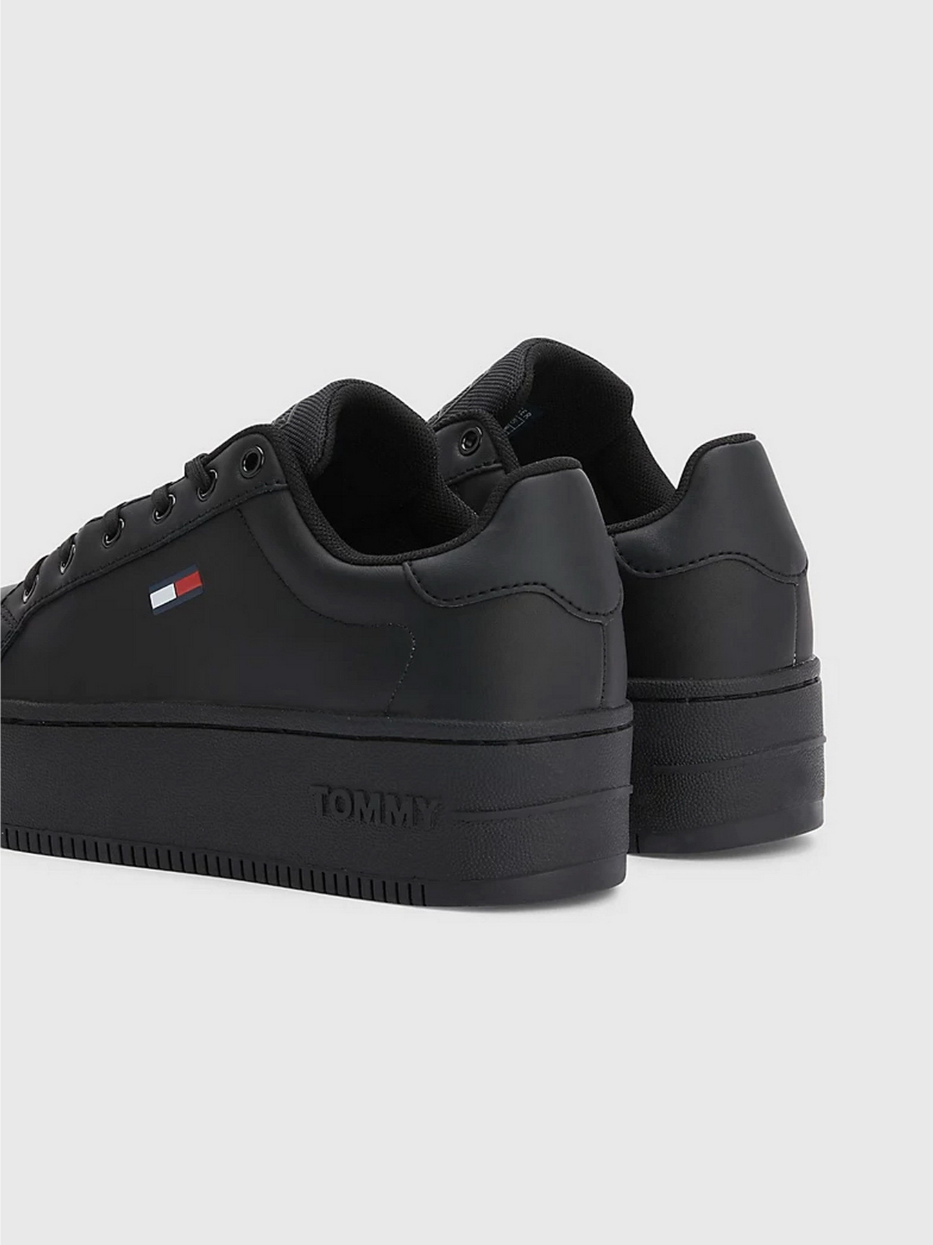 Кроссовки Tommy Hilfiger ESSENTIAL FLATFORM модель EN0EN02043-0GK Фото