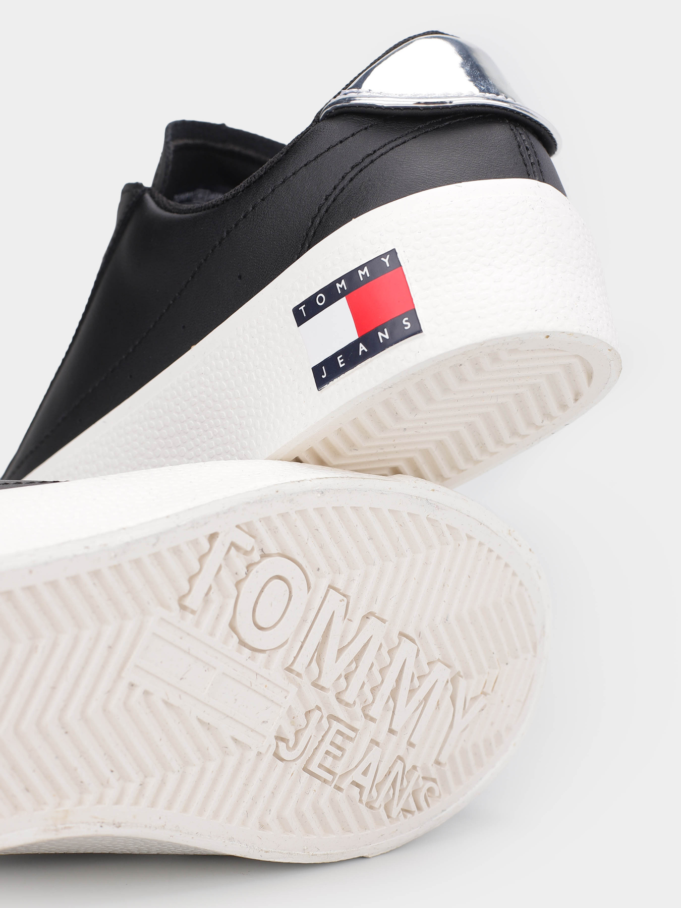 Кеды низкие Tommy Hilfiger METALLIC HEEL PLATFORM модель EN0EN02284-BDS Фото