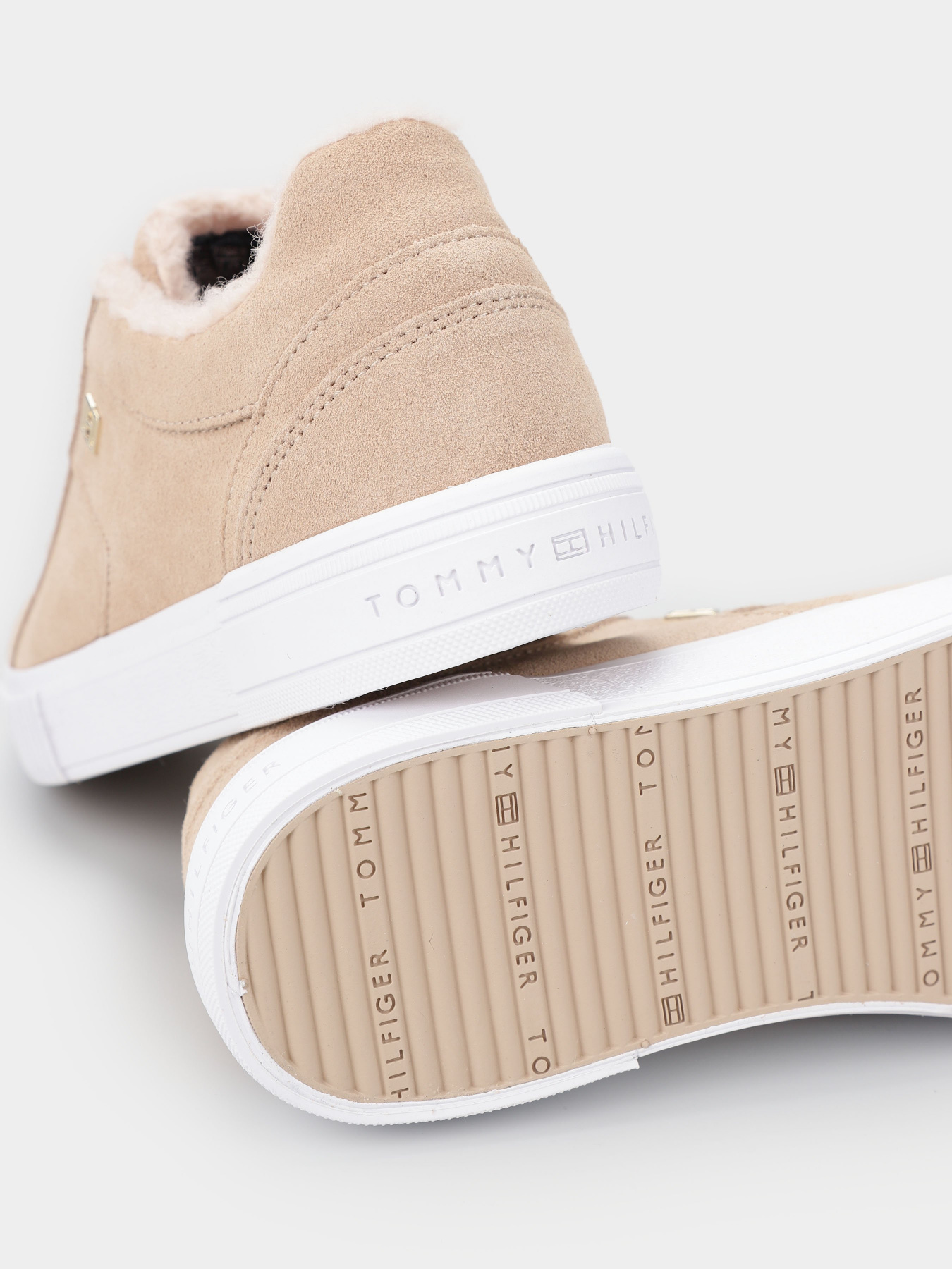 Кеди низькі Tommy Hilfiger Suede Lace-Up Trainers модель FW0FW07548-ABO Кеди низькі Tommy Hilfiger Suede Lace-Up Trainers модель FW0FW07548-ABO Фото