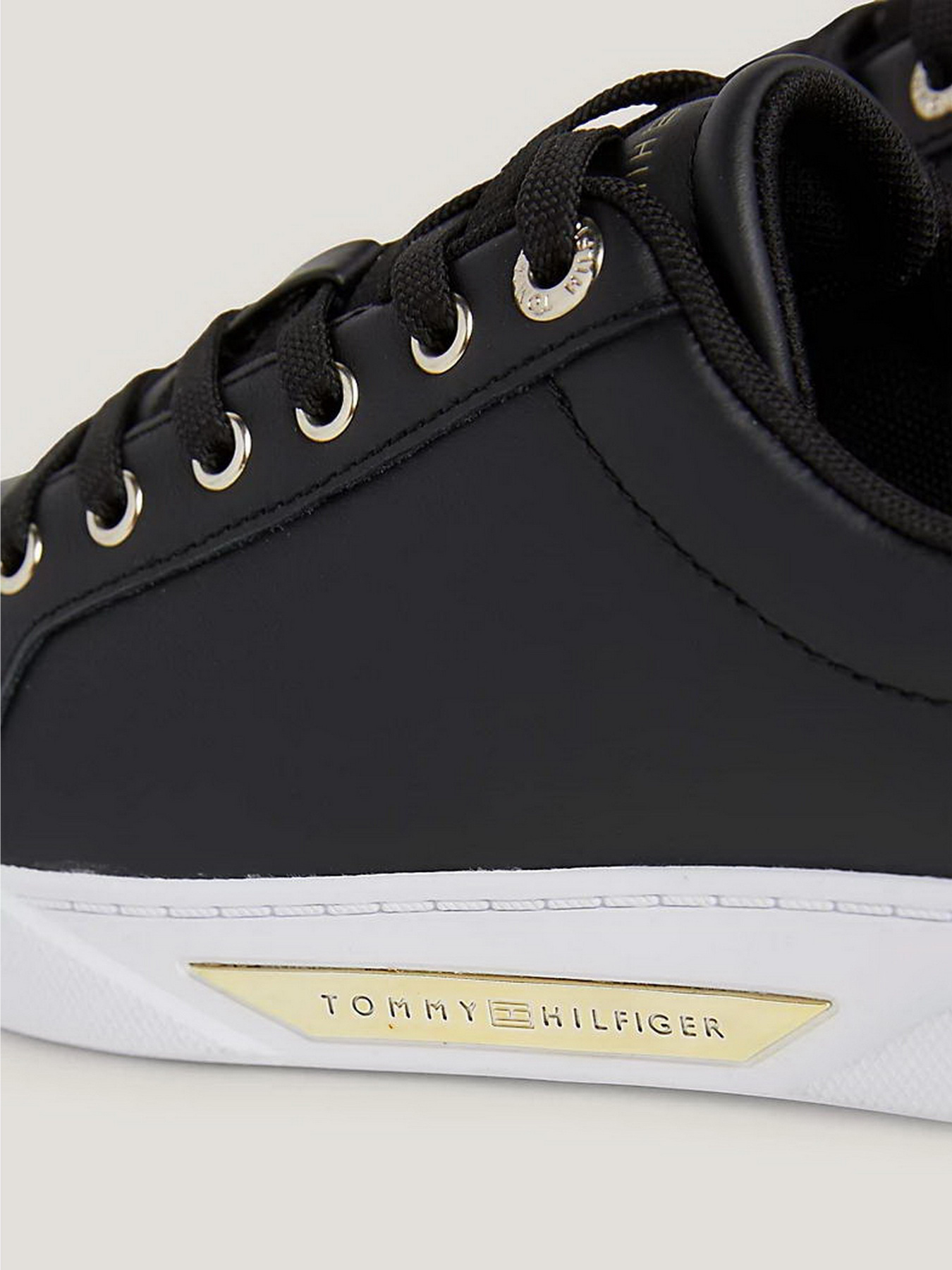 Кеды низкие Tommy Hilfiger Genuine Leather Logo Detailed Sneaker модель FW0FW07560-0GJ Фото