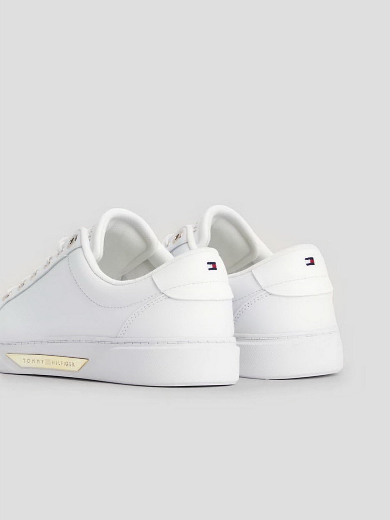 Кеди низькі Tommy Hilfiger Genuine Leather Logo Detailed Sneaker модель FW0FW07560-0K7 Фото