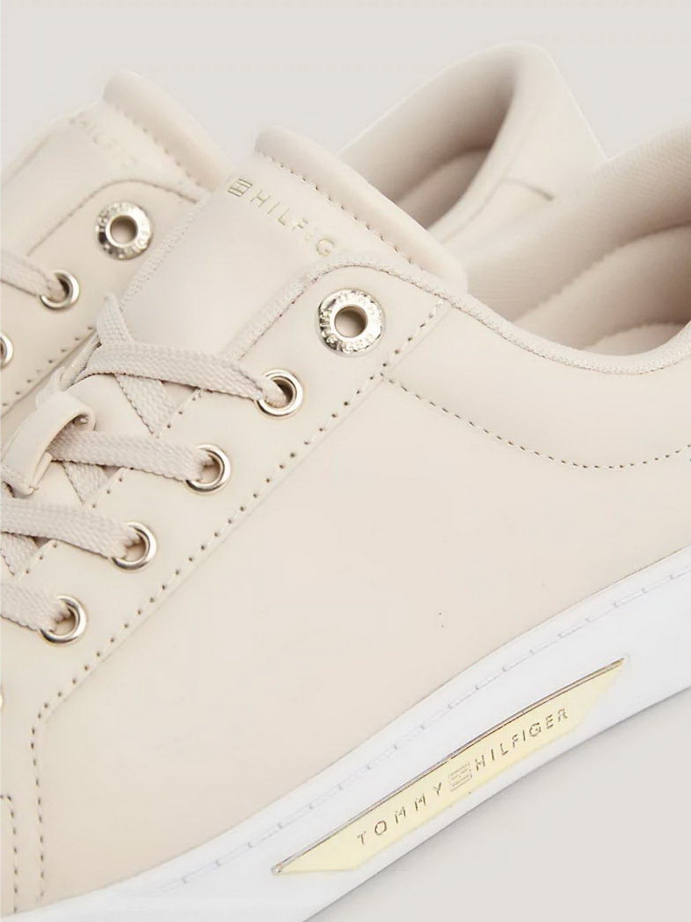 Кеди низькі Tommy Hilfiger Genuine Leather Logo Detailed Sneaker модель FW0FW07560-ABH Фото