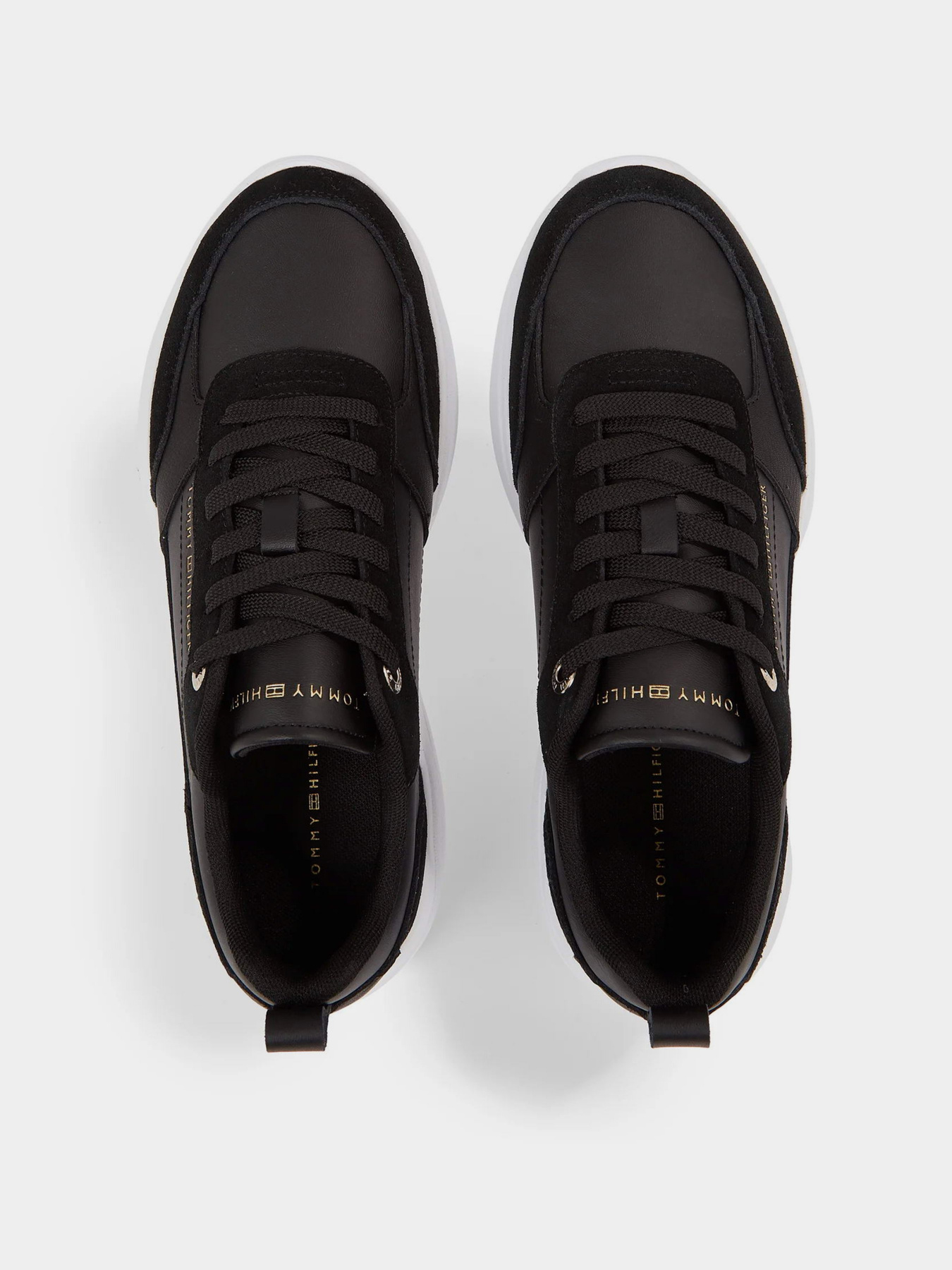 Кроссовки Tommy Hilfiger Essential Leather Runner Trainers модель FW0FW07587-BDS Фото