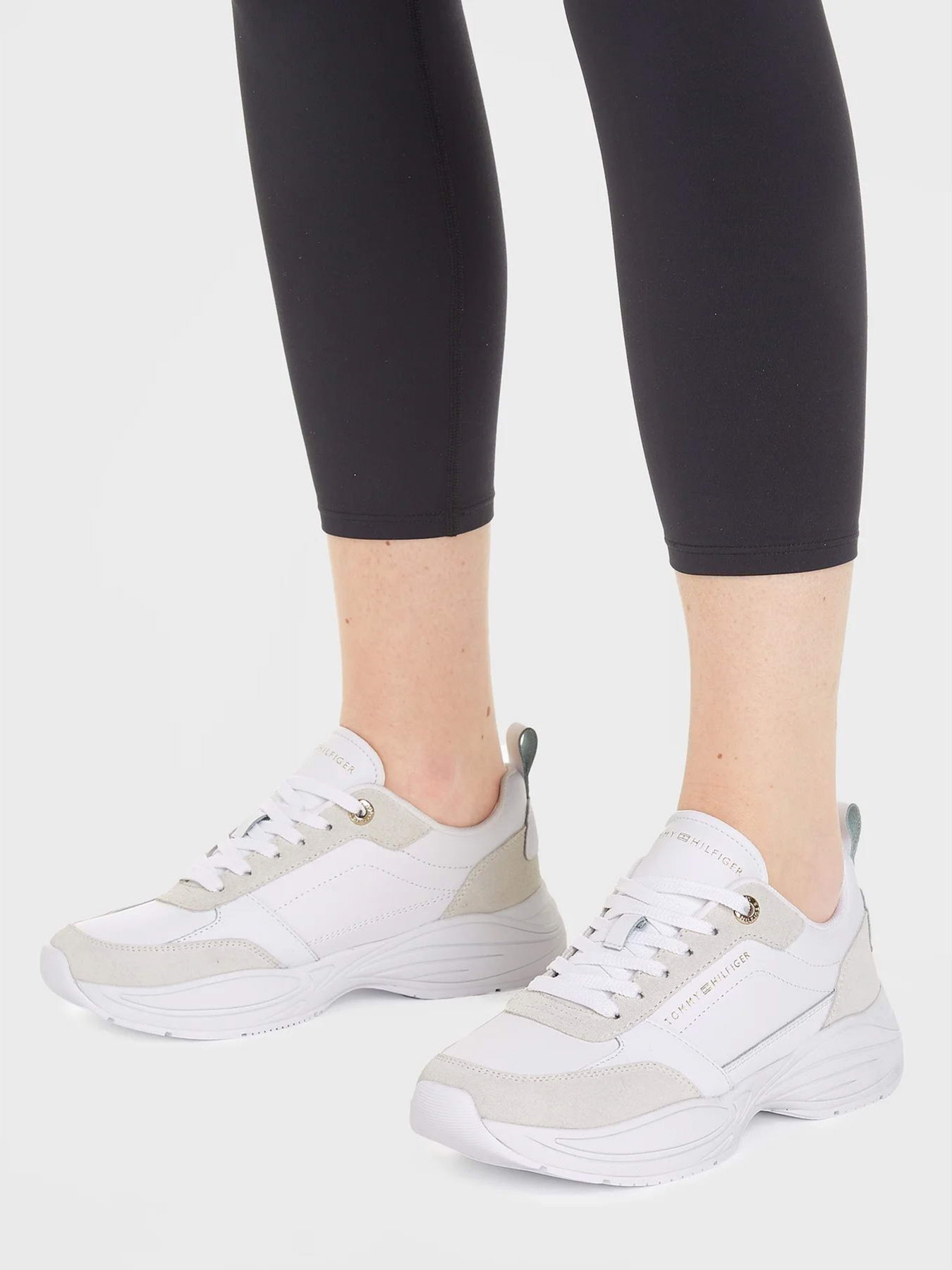 Кросівки повсякденні Tommy Hilfiger Essential Leather Runner Trainers модель FW0FW07587-YBS Кросівки повсякденні Tommy Hilfiger Essential Leather Runner Trainers модель FW0FW07587-YBS Фото