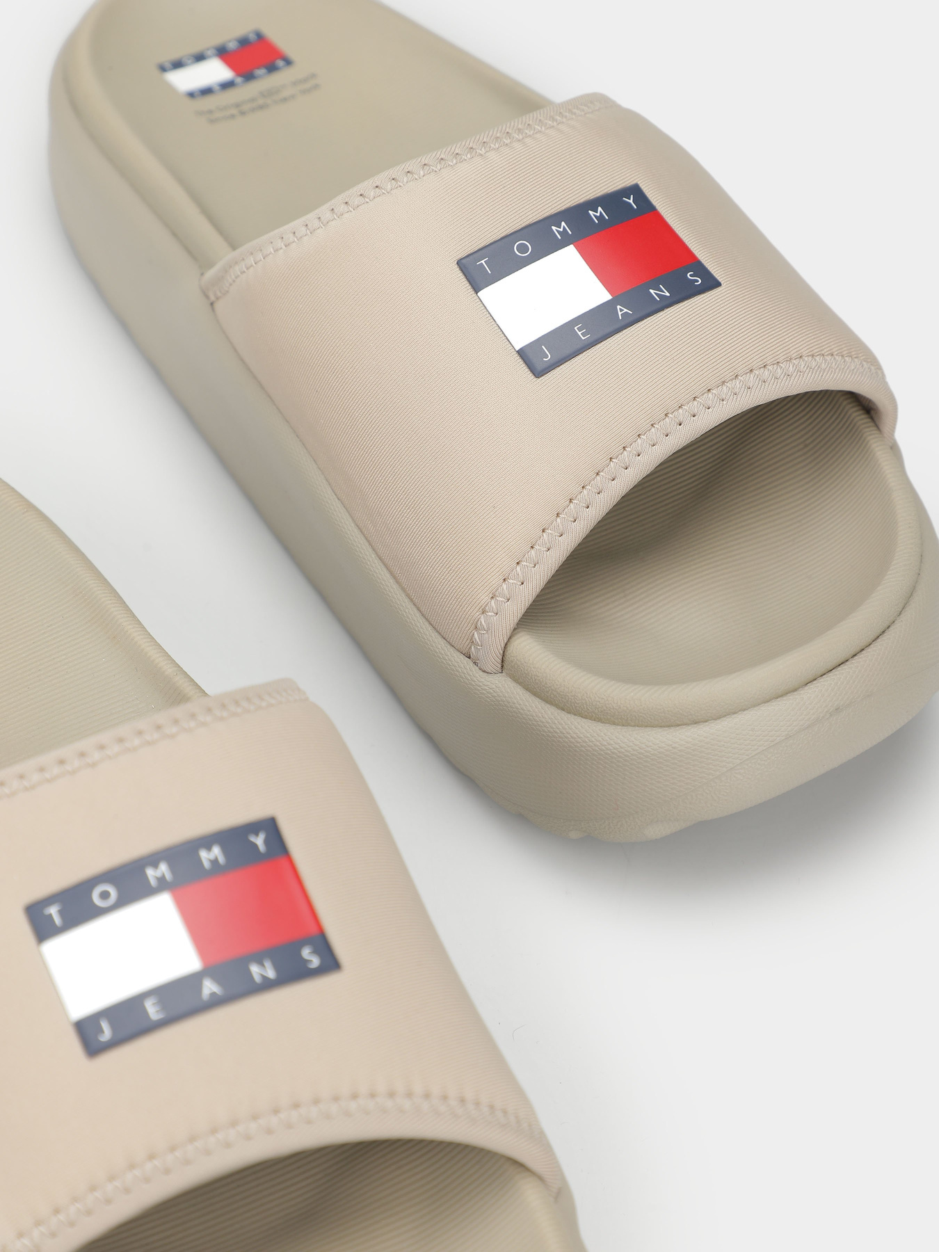 Шльопанці Tommy Hilfiger модель EN0EN02448-PKQ Шльопанці Tommy Hilfiger модель EN0EN02448-PKQ Фото