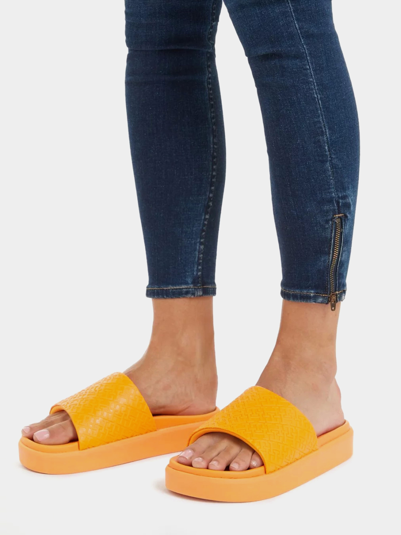 Шлепанцы Tommy Hilfiger модель FW0FW07855-SG3 Фото