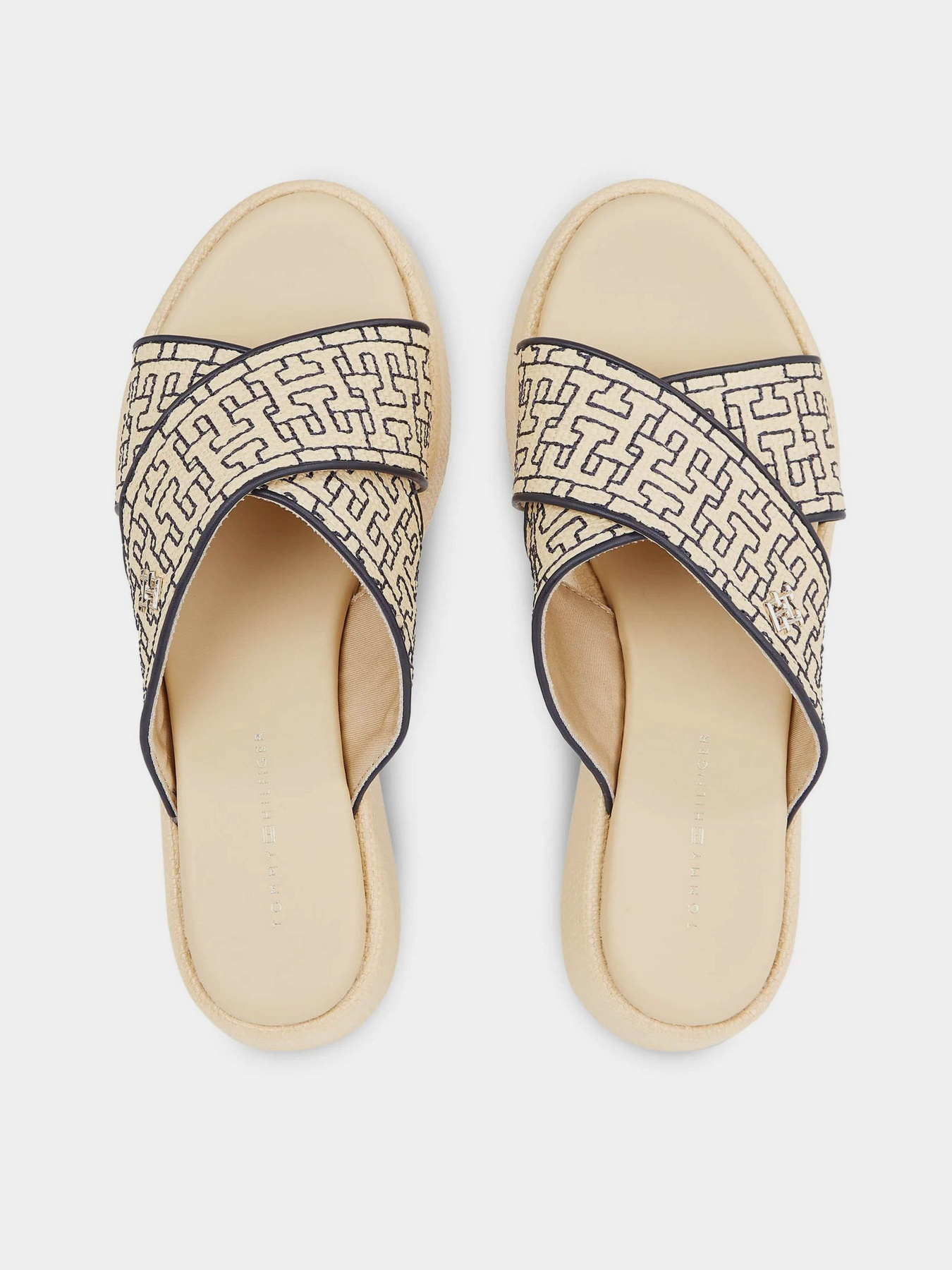 Шлепанцы Tommy Hilfiger модель FW0FW07895-0F4 Фото