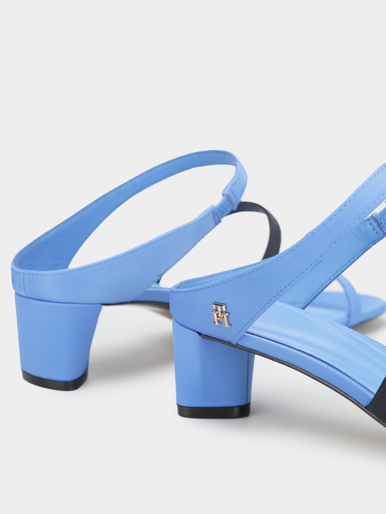 Босоніжки Tommy Hilfiger модель FW0FW07899-C30 Фото