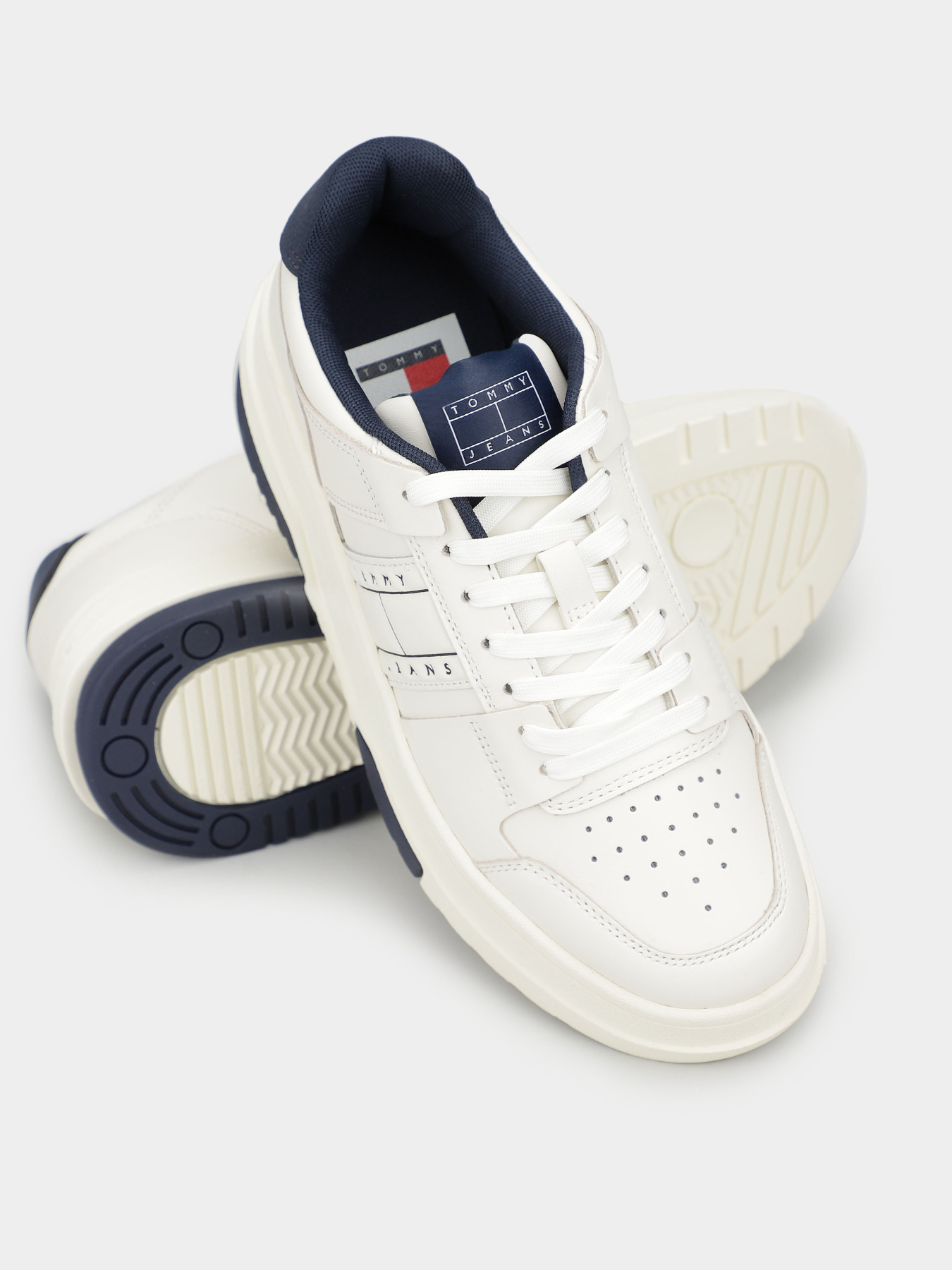 Кеды низкие Tommy Hilfiger модель EN0EN02592-YBI Фото