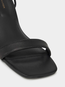 Босоножки Tommy Hilfiger модель FW0FW08424-BDS Босоножки Tommy Hilfiger модель FW0FW08424-BDS Фото